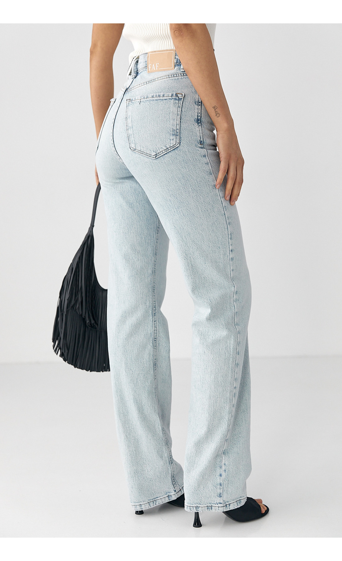 Прямі жіночі джинси з високою талією  блакитний колір