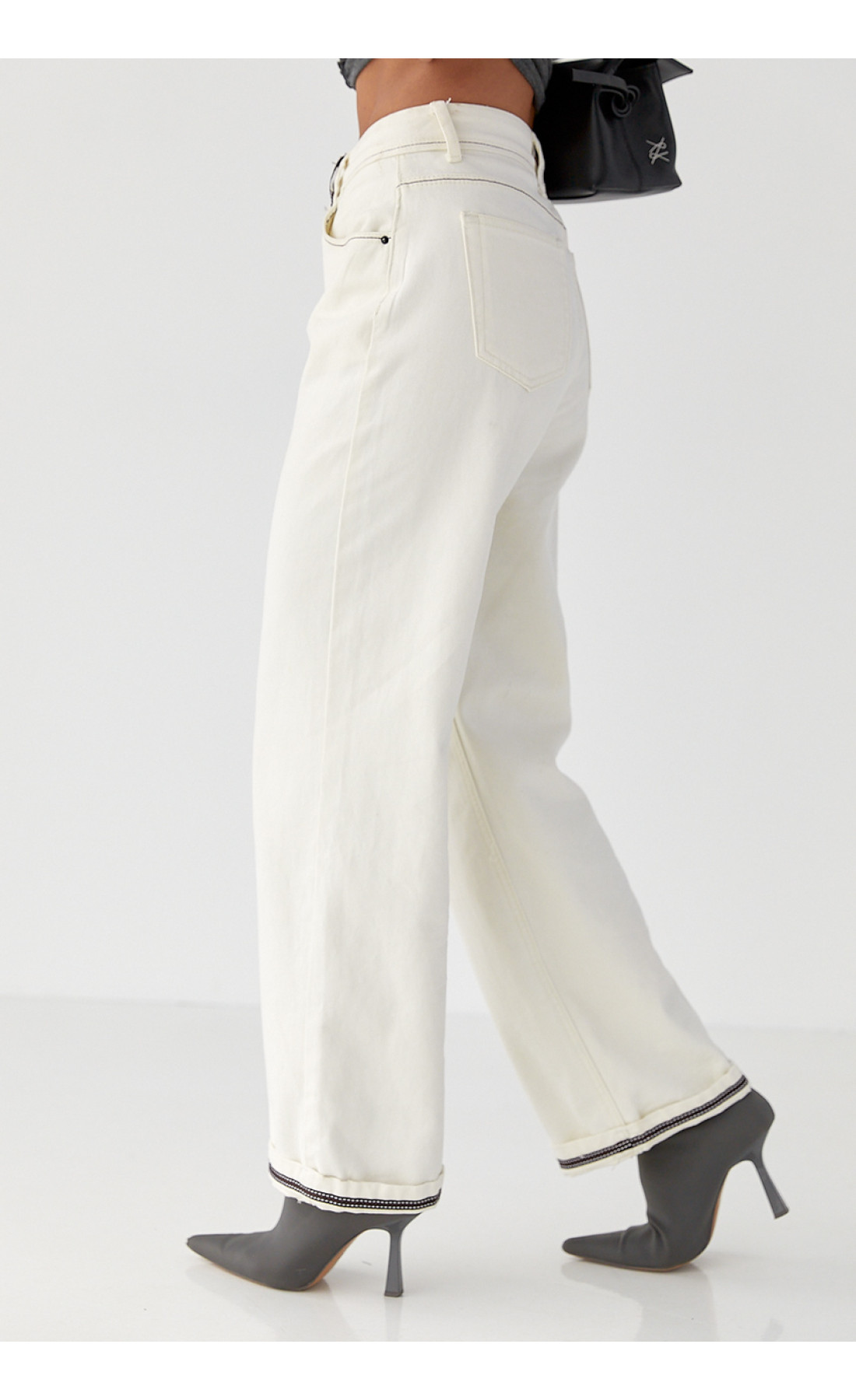 Жіночі жіночі джинсикюлоти з контрастиними швами  молочний колір