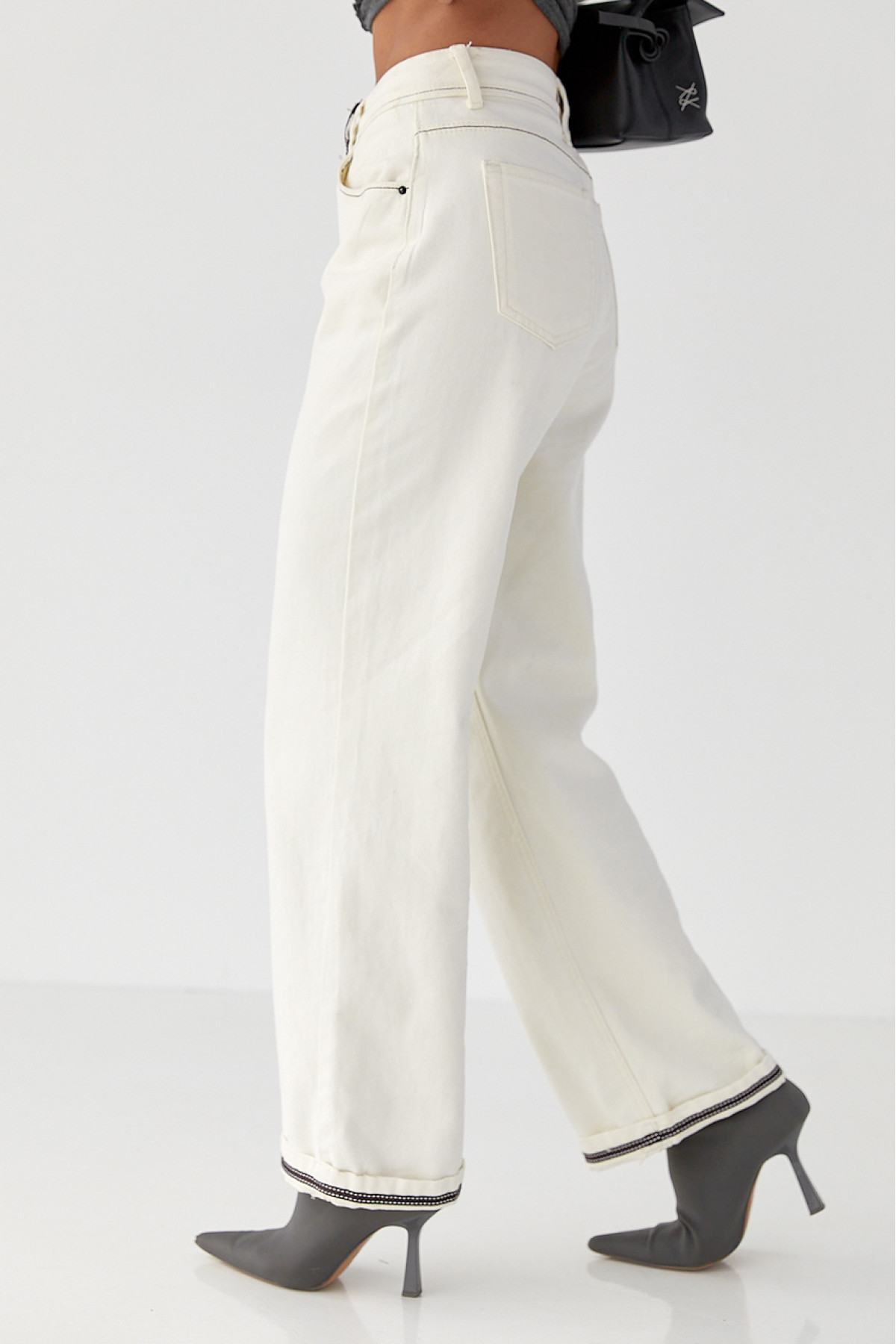 Жіночі жіночі джинсикюлоти з контрастиними швами  молочний колір