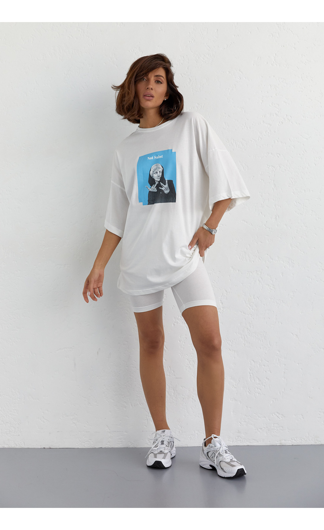 Костюм з футболкою oversize та велосипедками  молочний колір