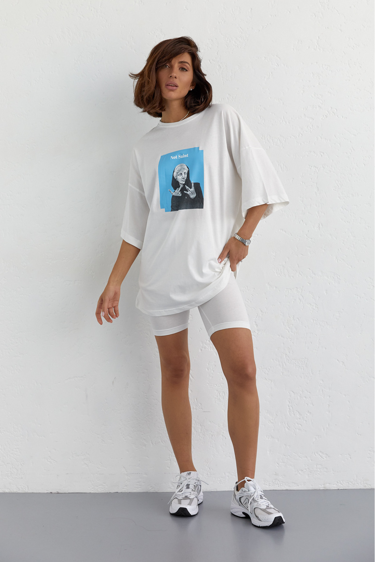 Костюм з футболкою oversize та велосипедками  молочний колір