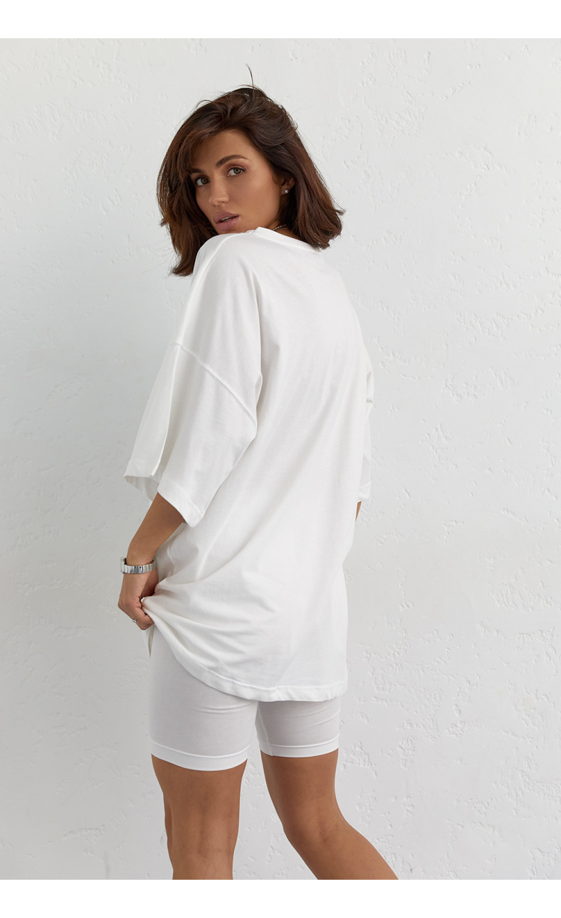 Костюм з футболкою oversize та велосипедками  молочний колір