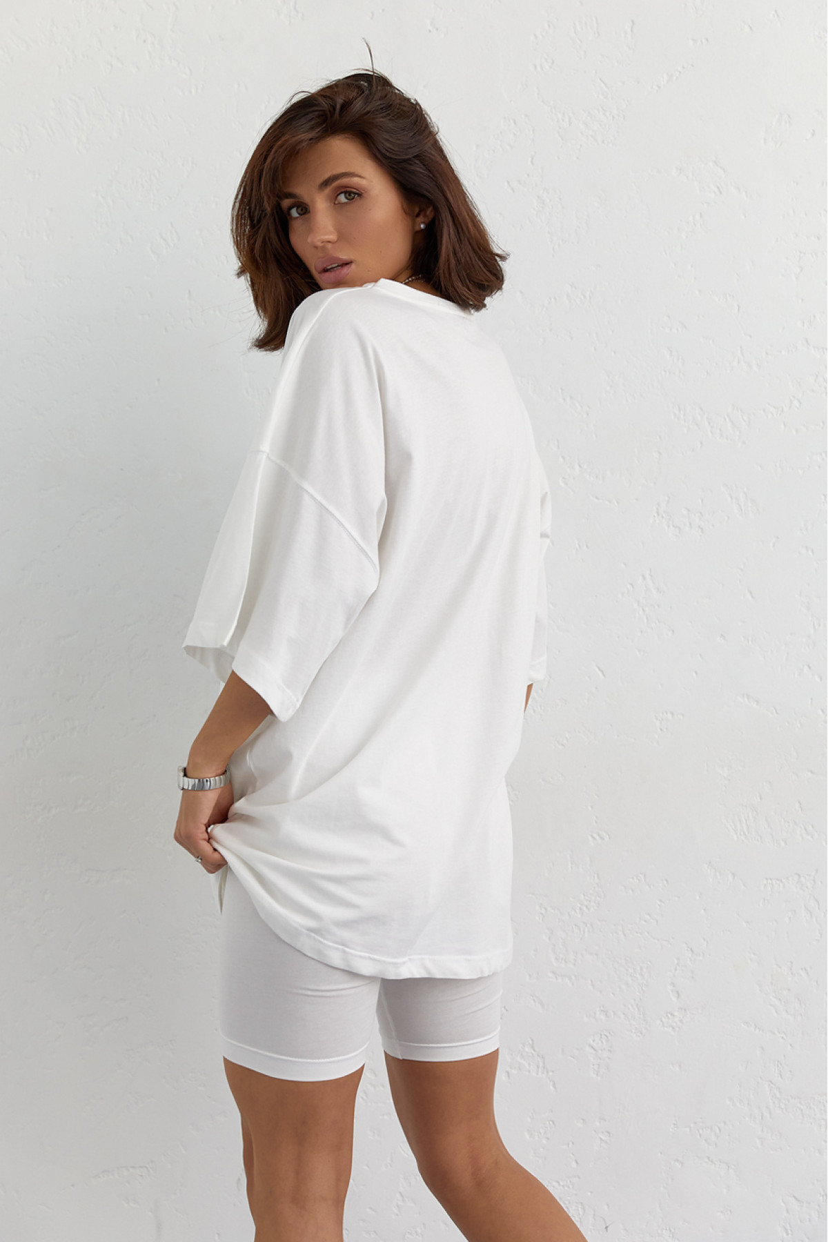 Костюм з футболкою oversize та велосипедками  молочний колір