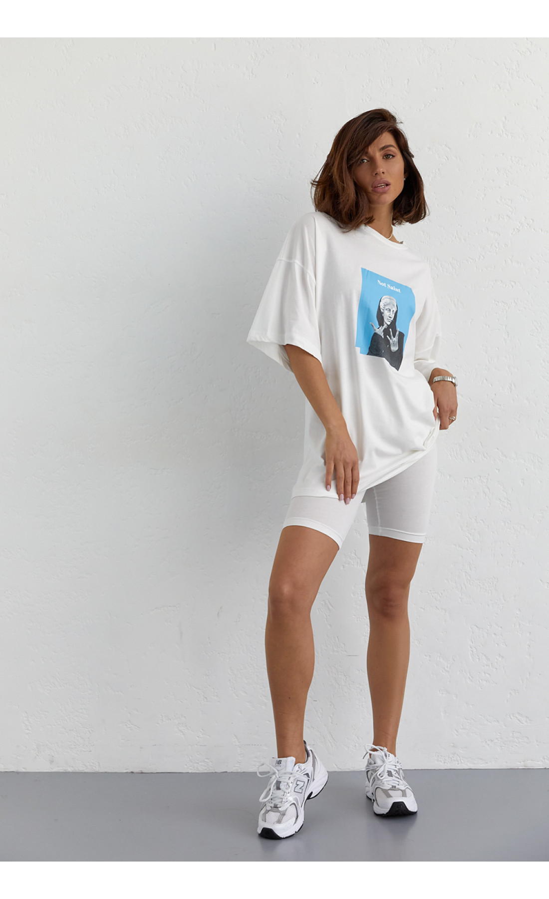 Костюм з футболкою oversize та велосипедками  молочний колір