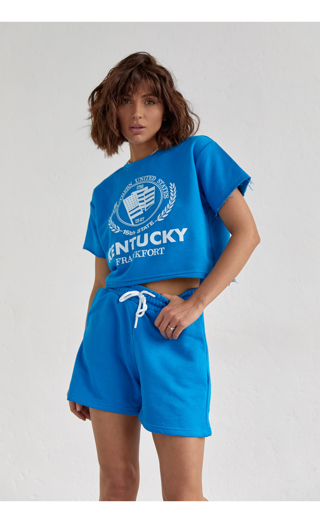 Жіночий спортивний комплект із шортами та футболкою  синій колір