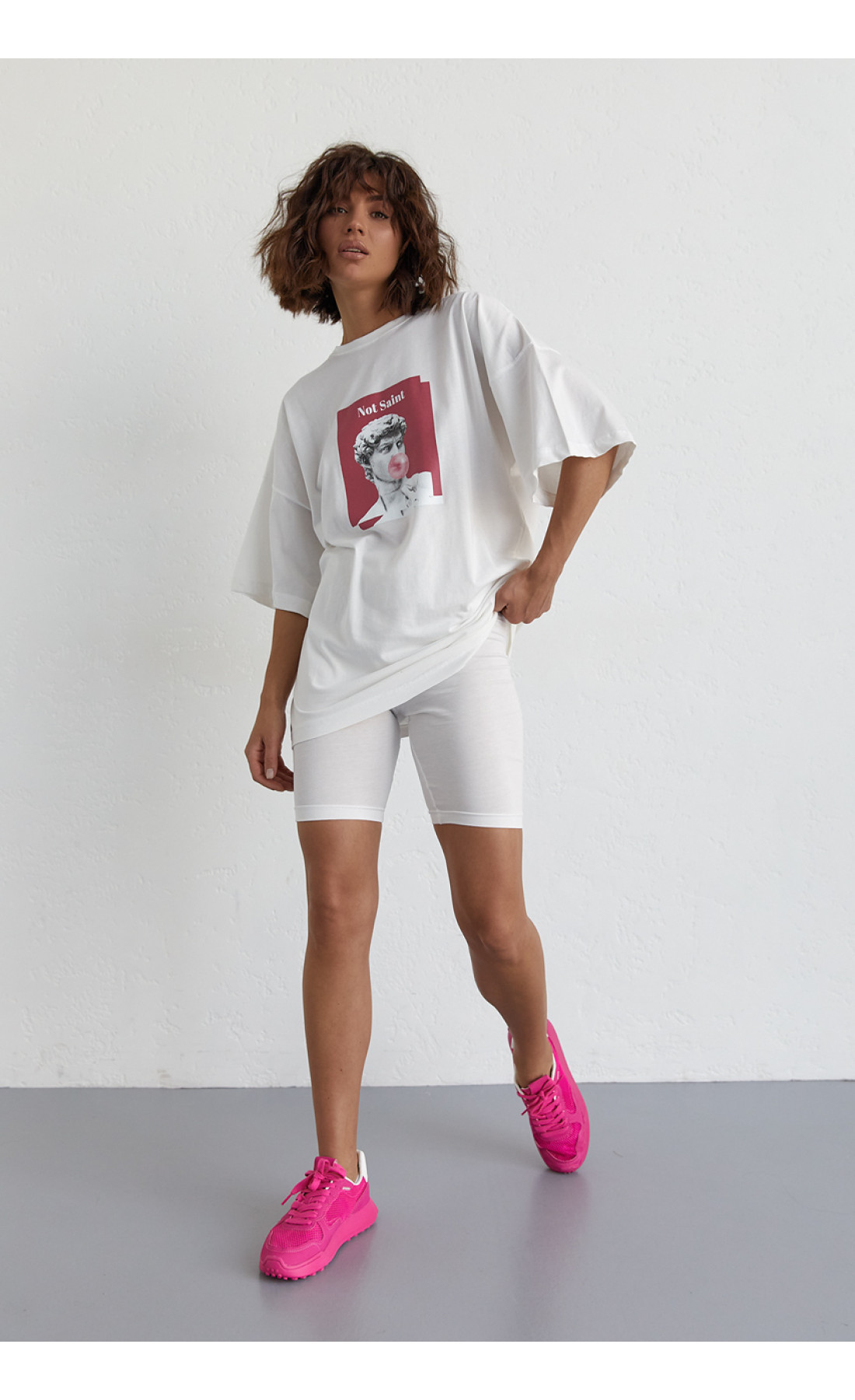 Жіночий костюм з футболкою oversize та велосипедками  молочний колір