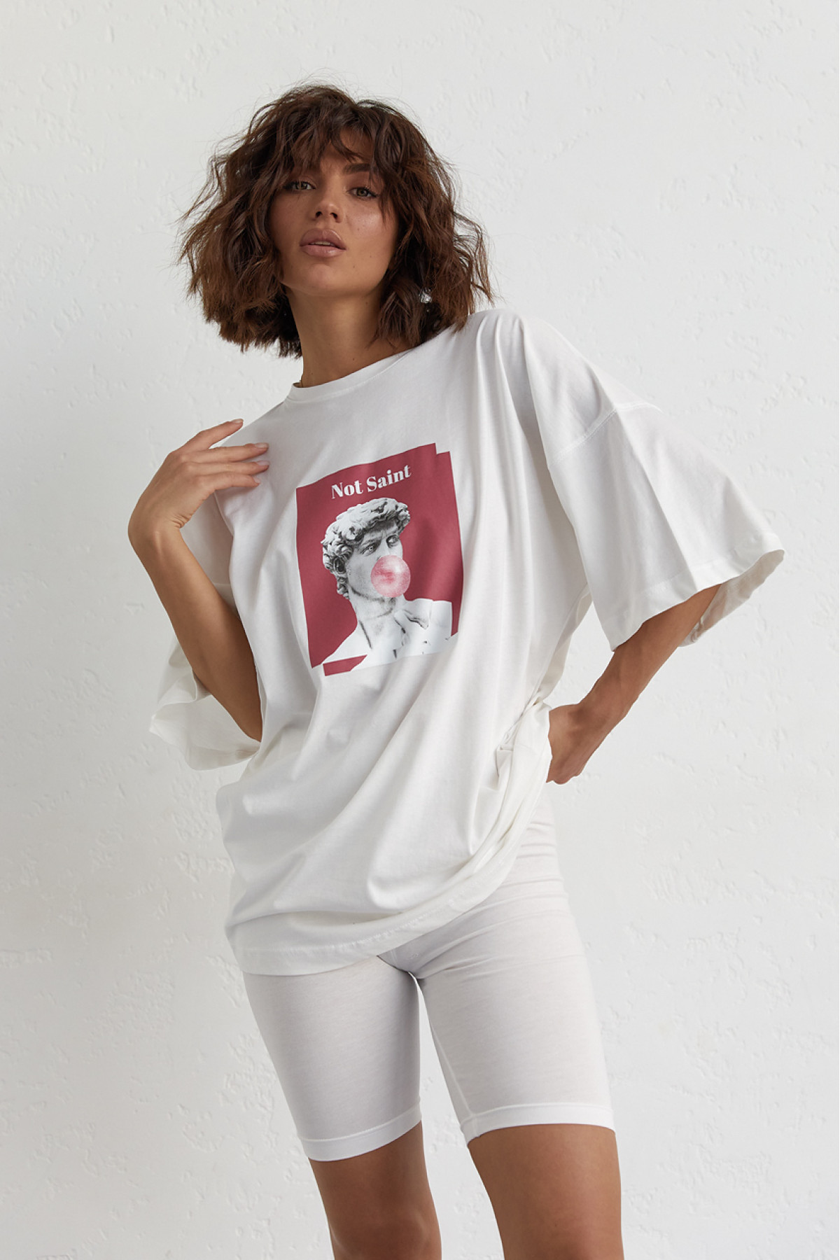 Жіночий костюм з футболкою oversize та велосипедками  молочний колір