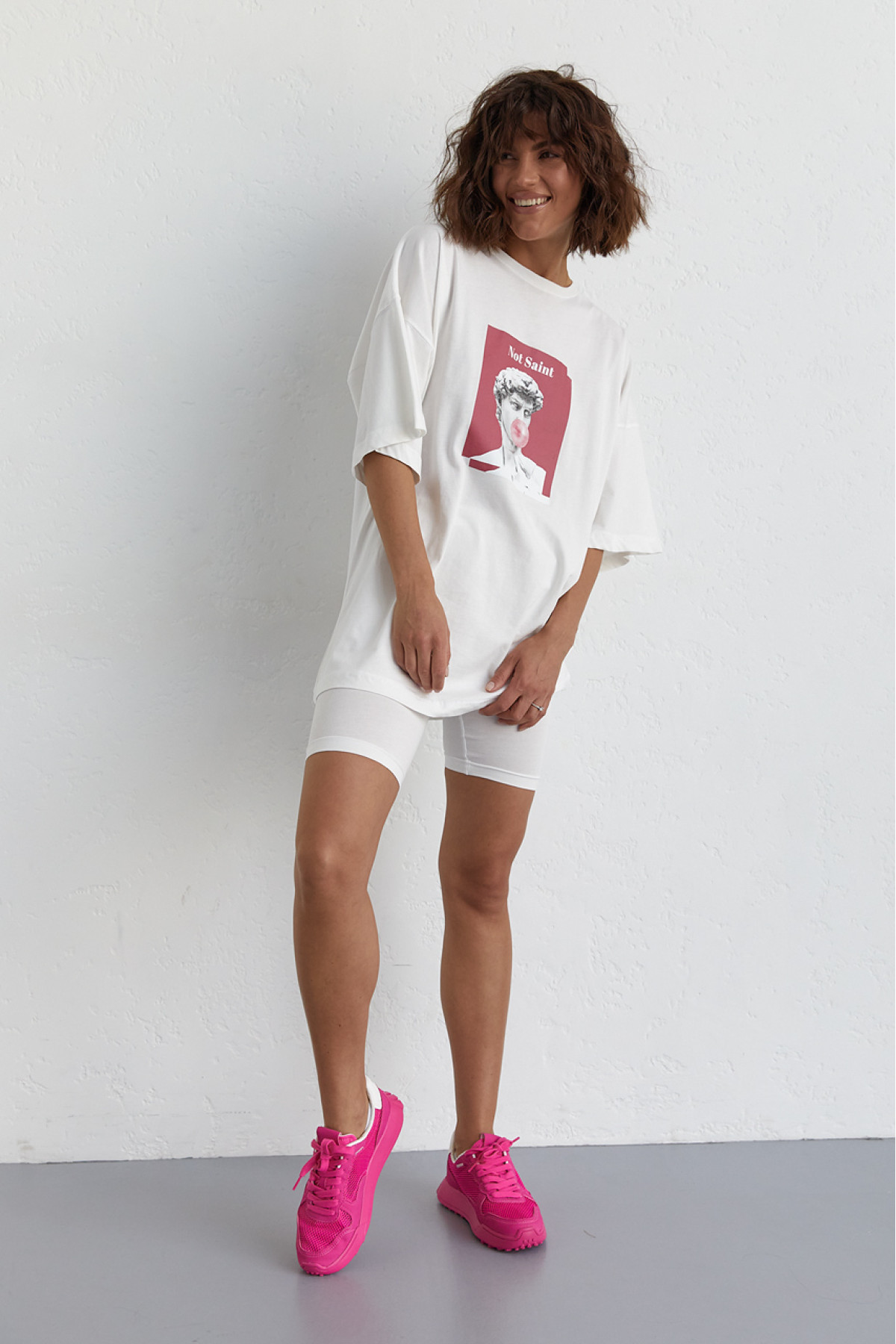 Жіночий костюм з футболкою oversize та велосипедками  молочний колір
