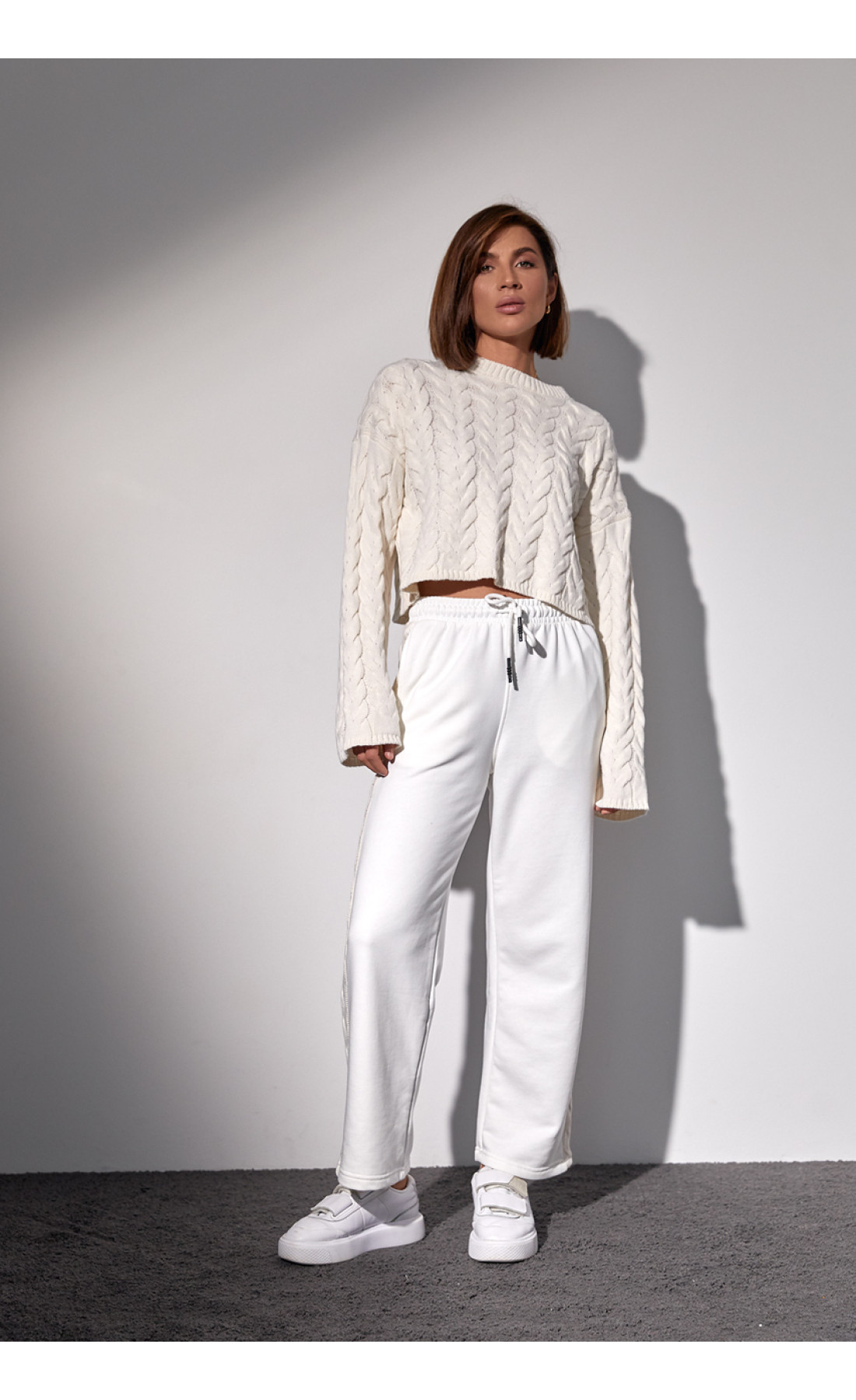 Костюмдвійка з в'язаною кофтою в косички та трикотажними штанами  молочний колір