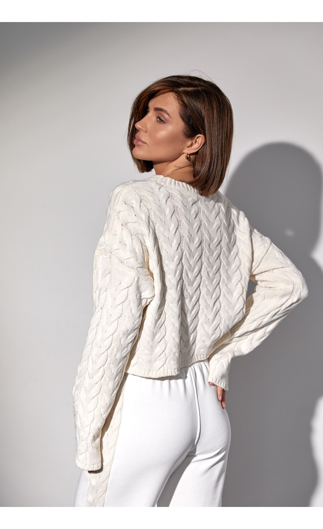 Костюмдвійка з в'язаною кофтою в косички та трикотажними штанами  молочний колір