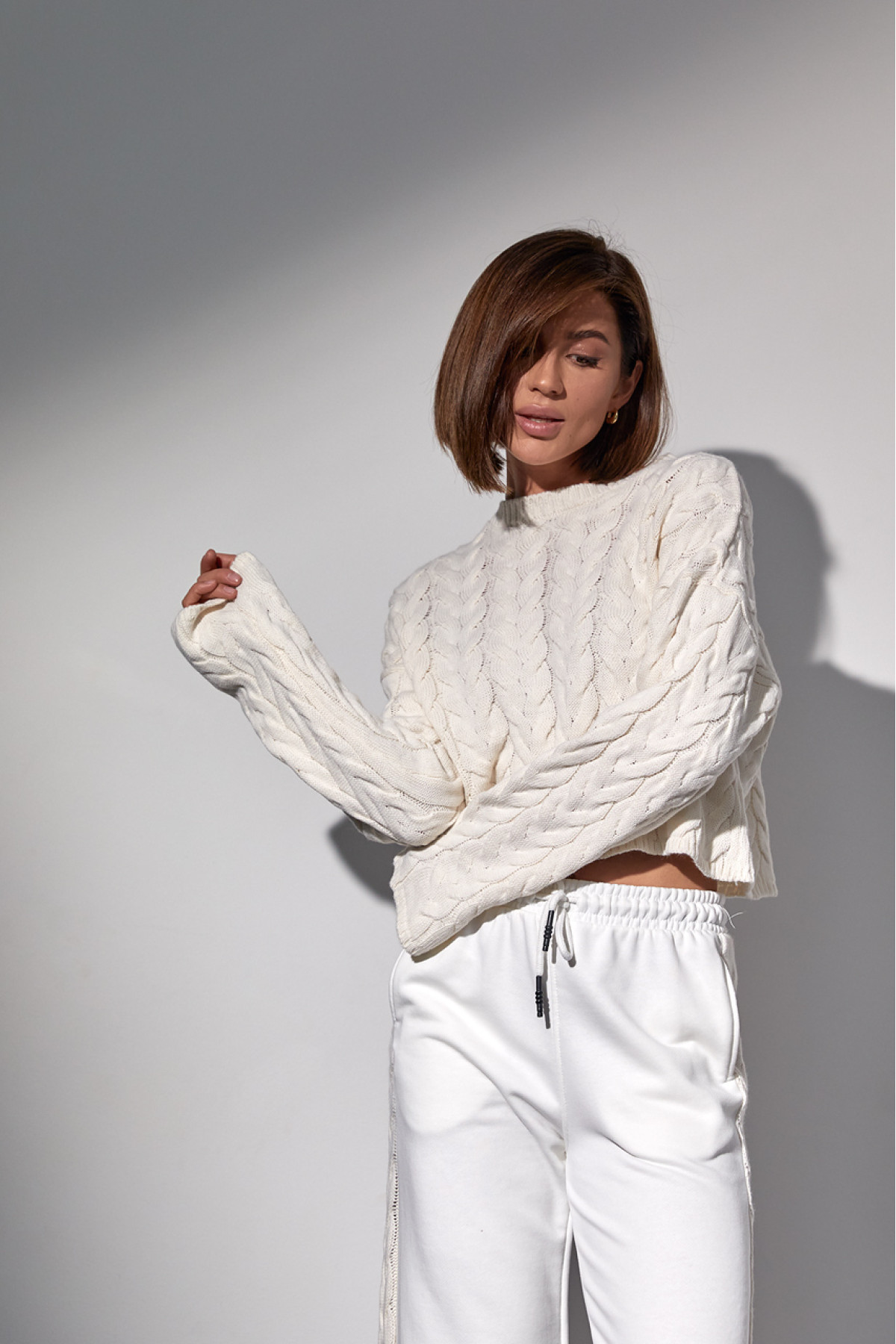 Костюмдвійка з в'язаною кофтою в косички та трикотажними штанами  молочний колір