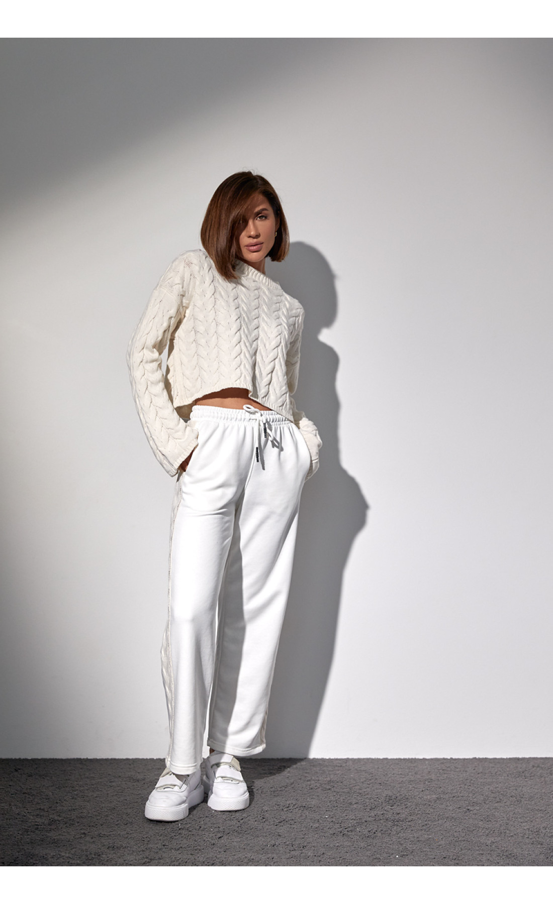 Костюмдвійка з в'язаною кофтою в косички та трикотажними штанами  молочний колір