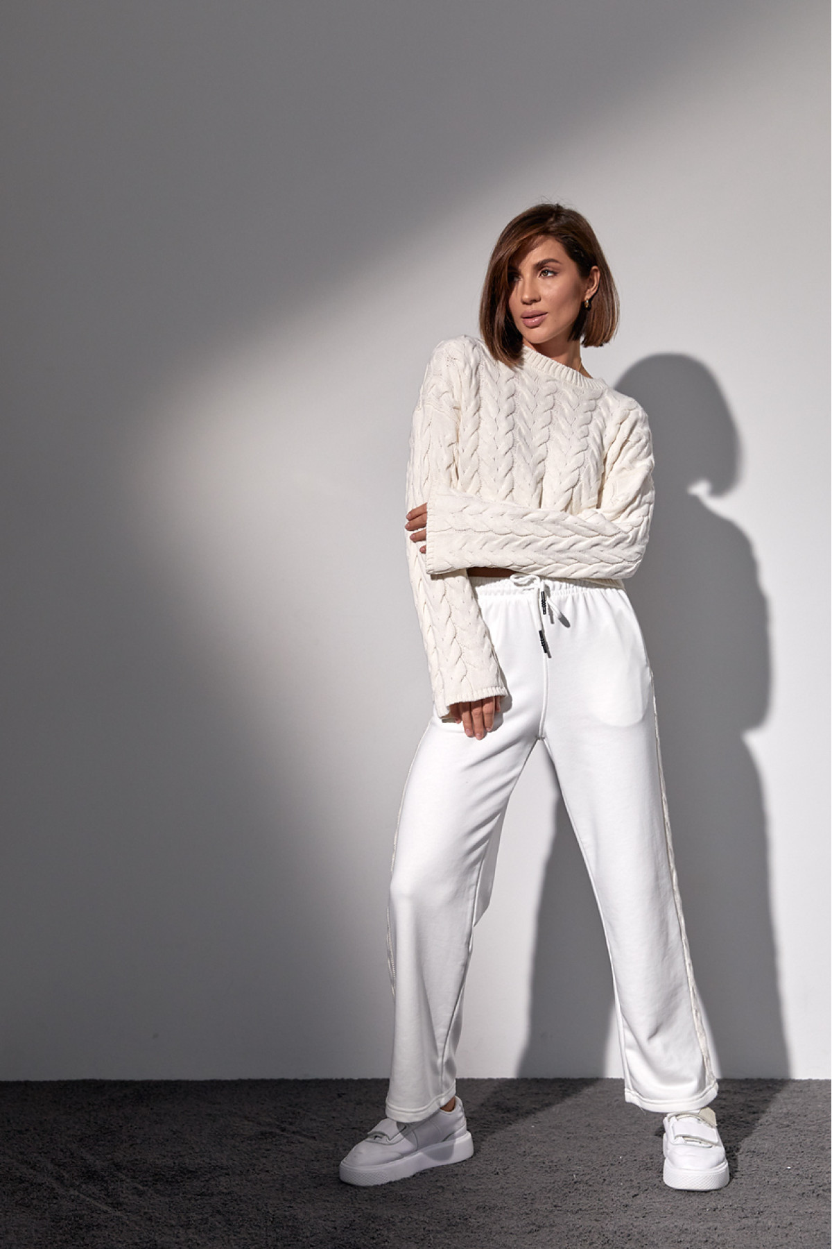 Костюмдвійка з в'язаною кофтою в косички та трикотажними штанами  молочний колір