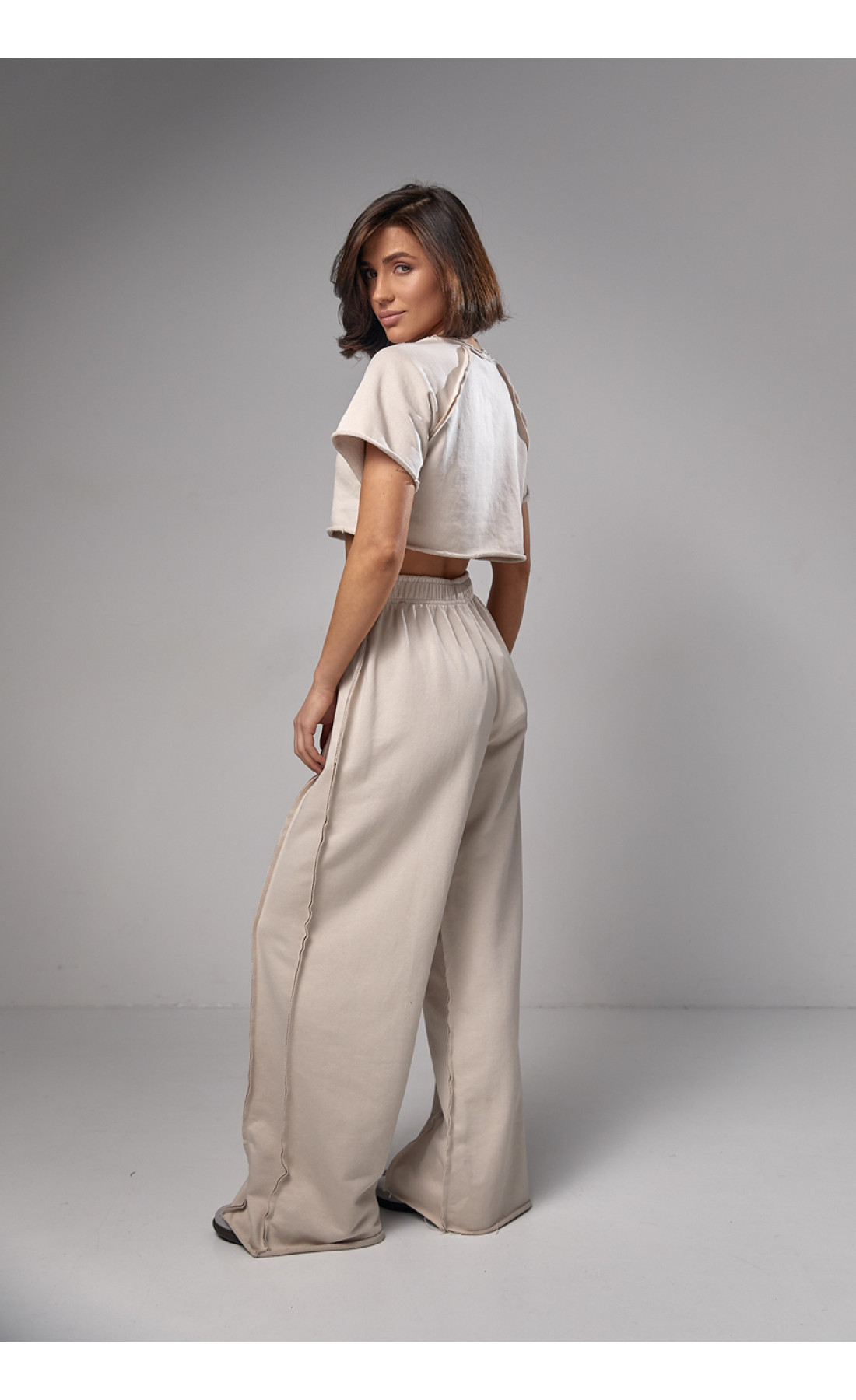 Жіночий трикотажний костюм у стилі grunge  бежевий колір