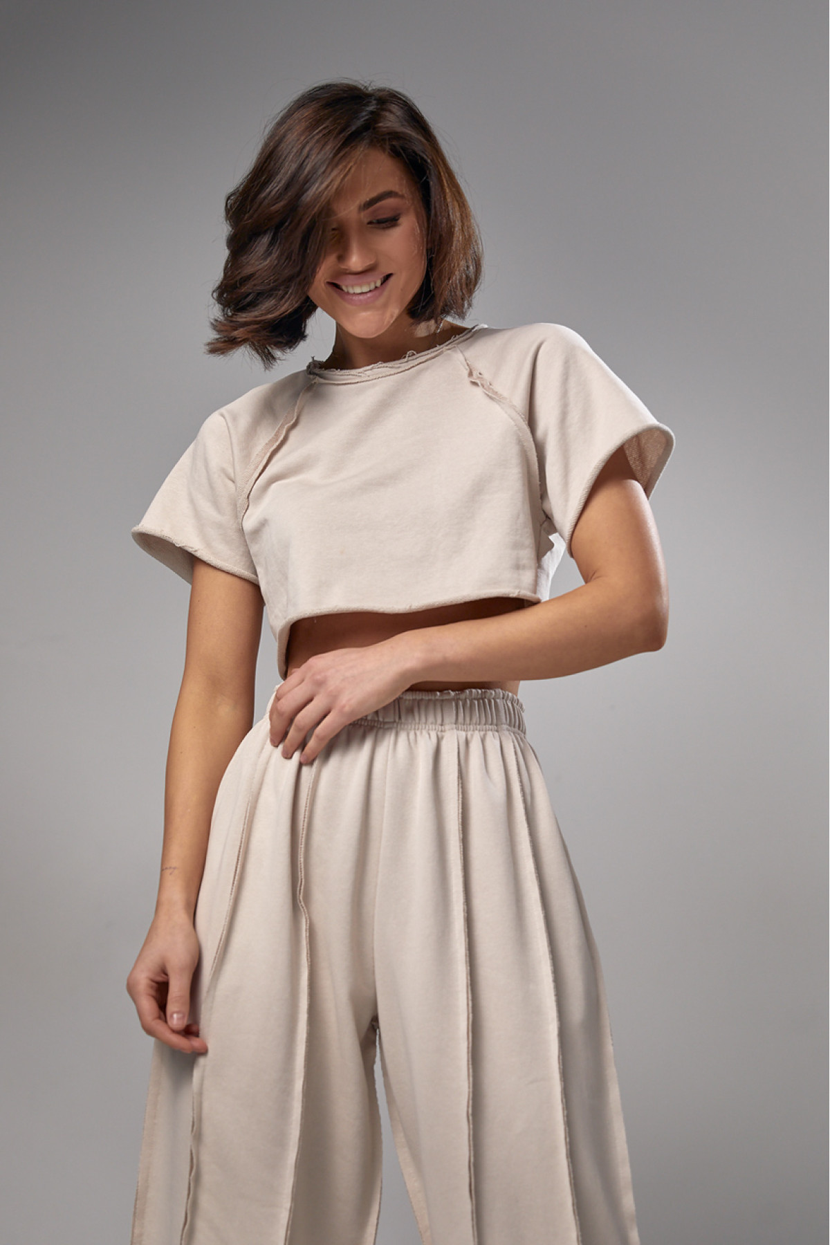 Жіночий трикотажний костюм у стилі grunge  бежевий колір