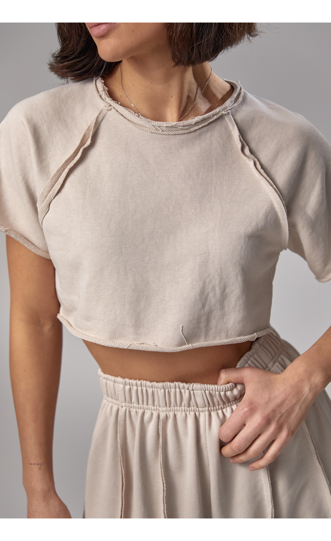 Жіночий трикотажний костюм у стилі grunge  бежевий колір