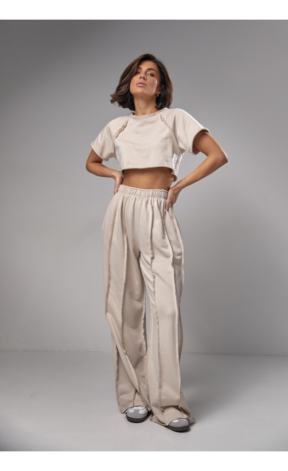 Жіночий трикотажний костюм у стилі grunge  бежевий колір