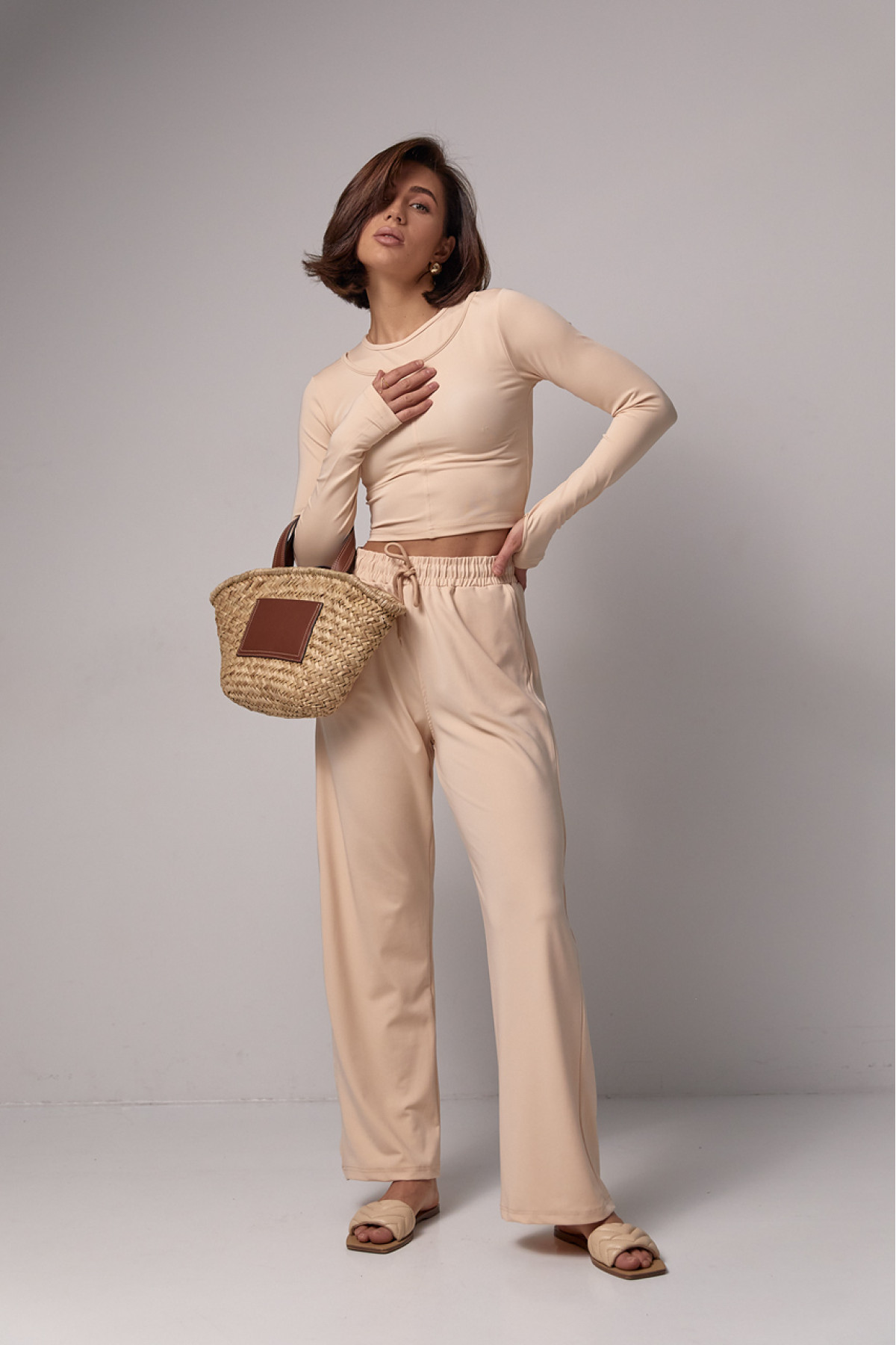 Еластичний жіночий спортивний костюм  бежевий колір