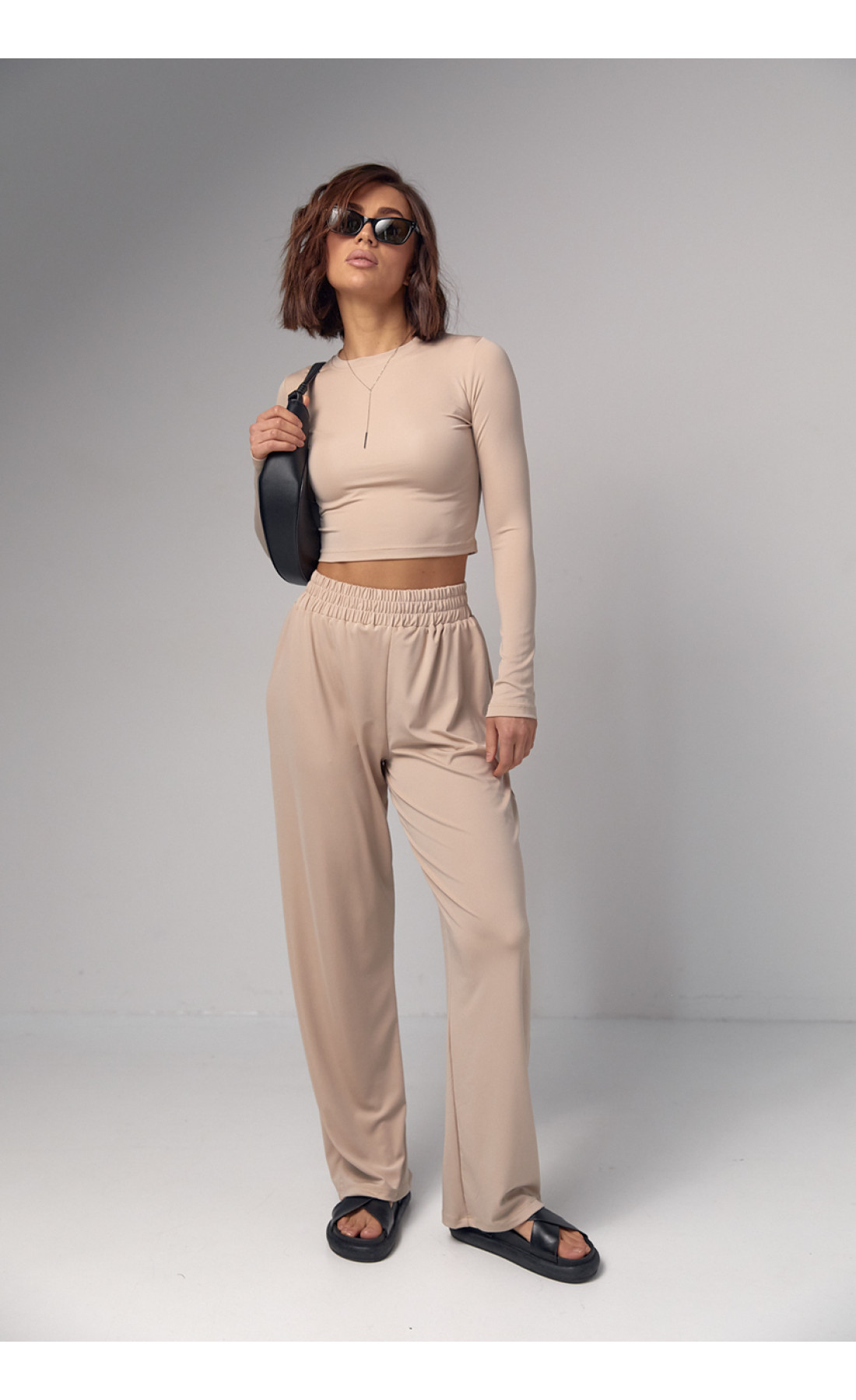 Жіночий базовий костюм з еластичної тканини  бежевий колір
