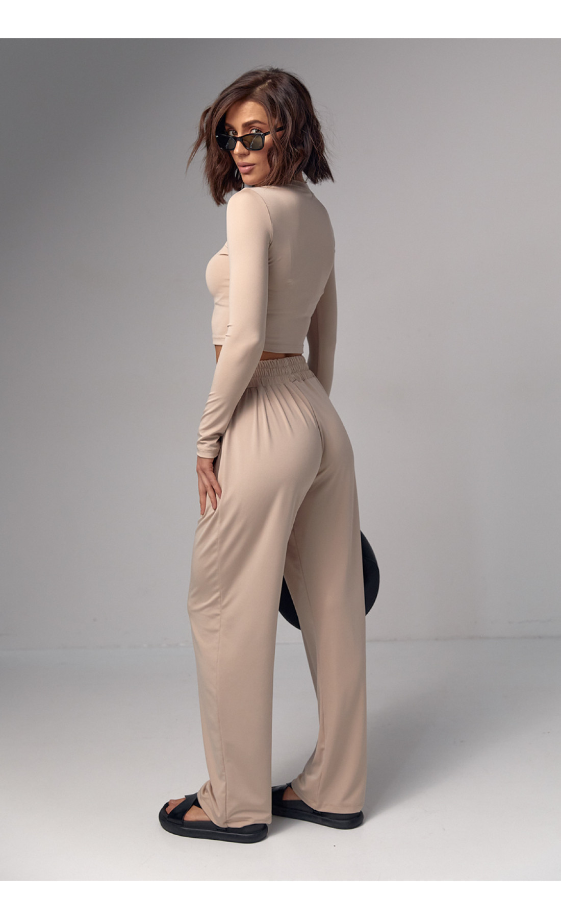 Жіночий базовий костюм з еластичної тканини  бежевий колір