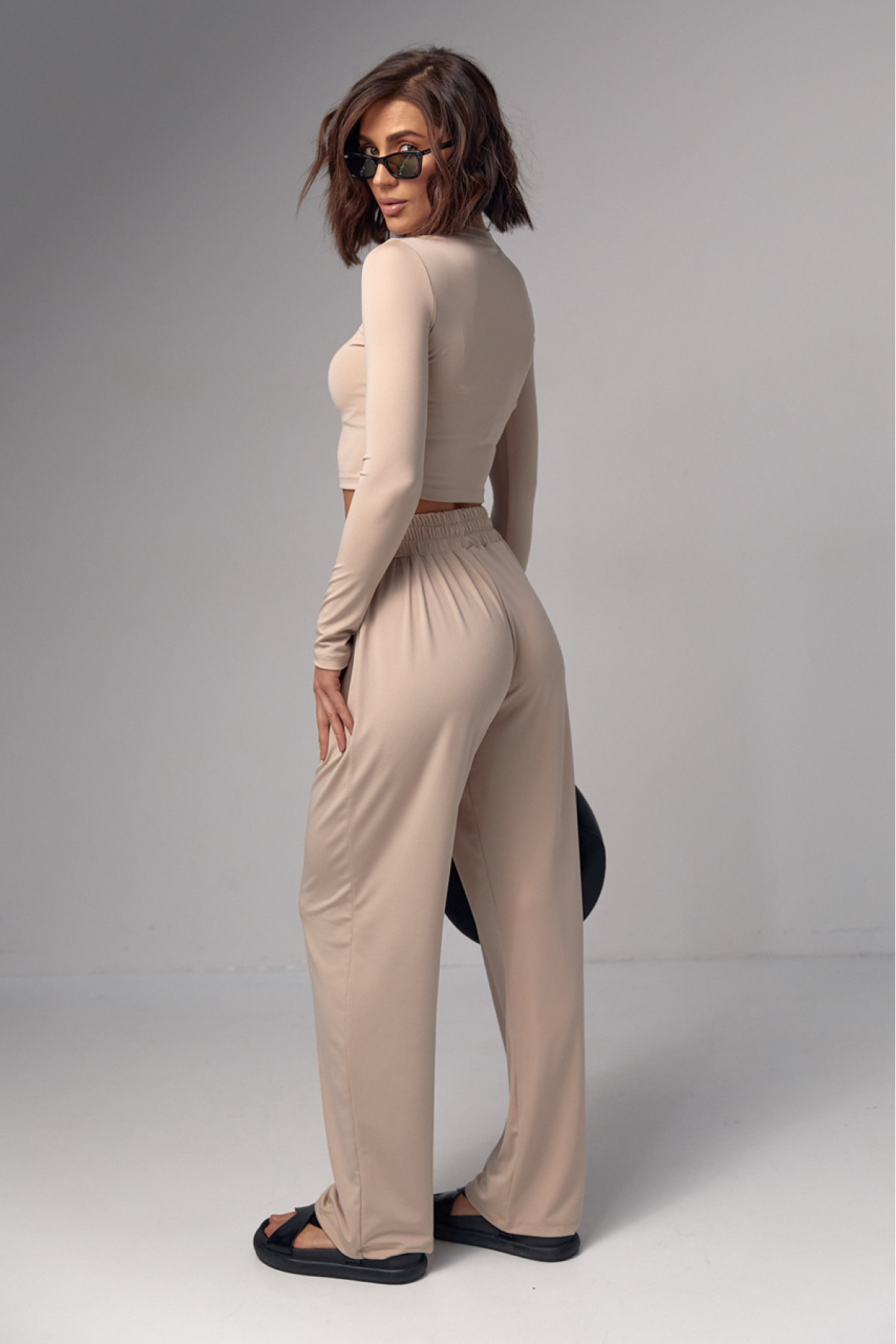 Жіночий базовий костюм з еластичної тканини  бежевий колір