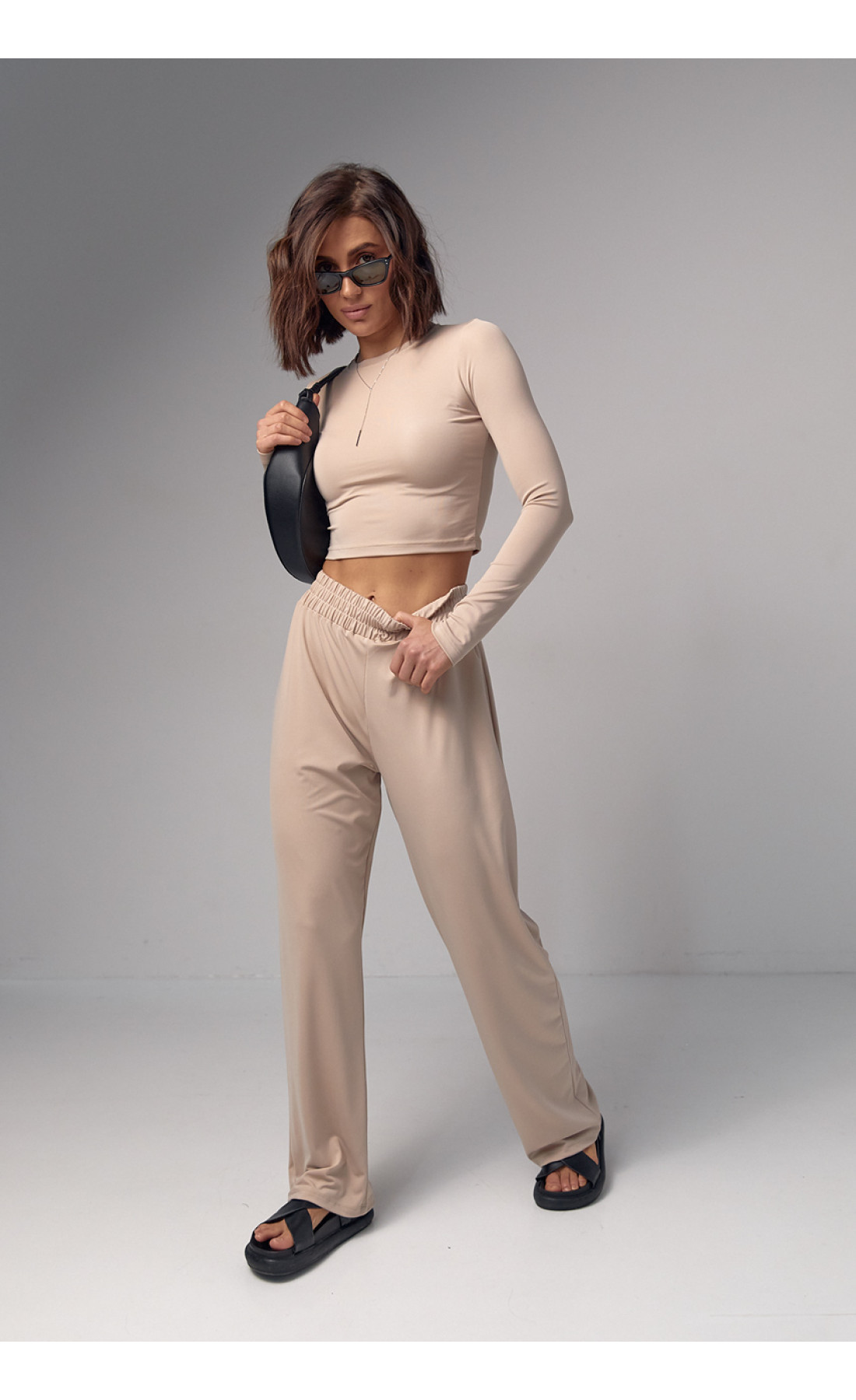 Жіночий базовий костюм з еластичної тканини  бежевий колір