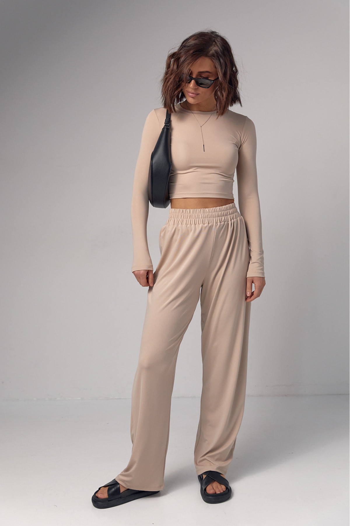 Жіночий базовий костюм з еластичної тканини  бежевий колір