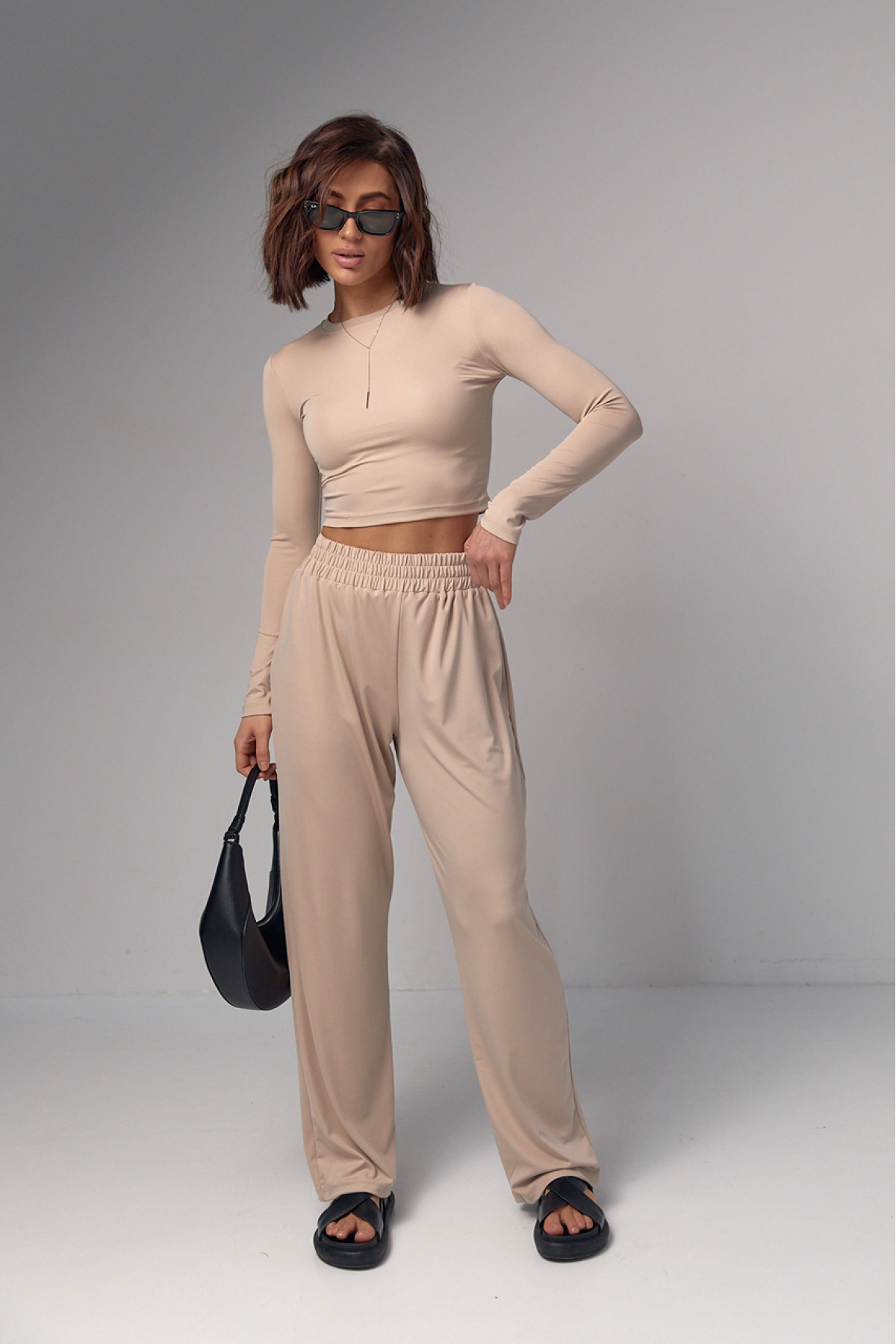 Жіночий базовий костюм з еластичної тканини  бежевий колір