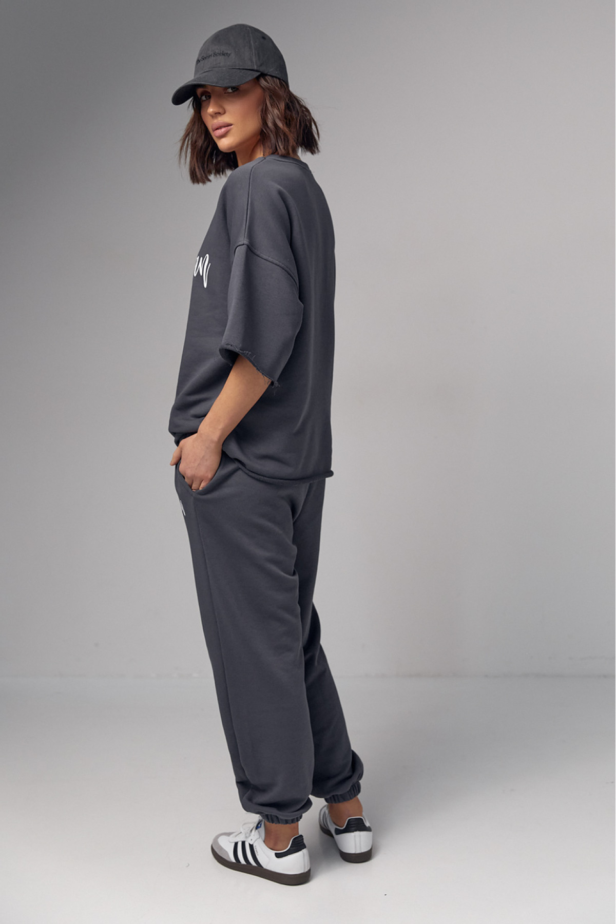 Жіночий спортивний костюм з написом Michigan  темносірий колір