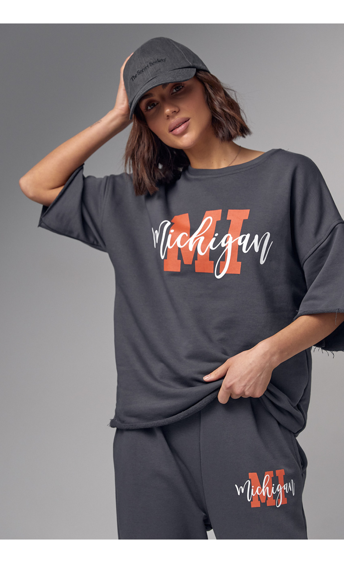 Жіночий спортивний костюм з написом Michigan  темносірий колір