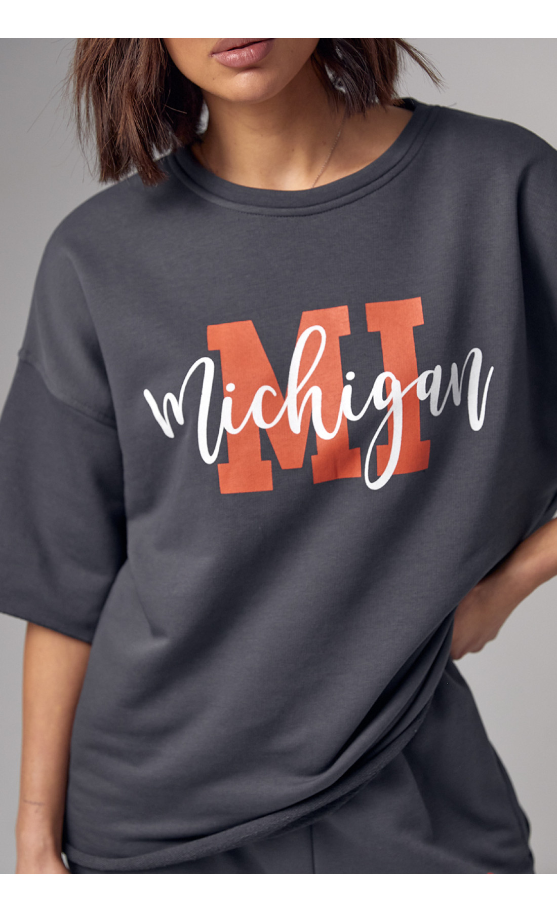 Жіночий спортивний костюм з написом Michigan  темносірий колір