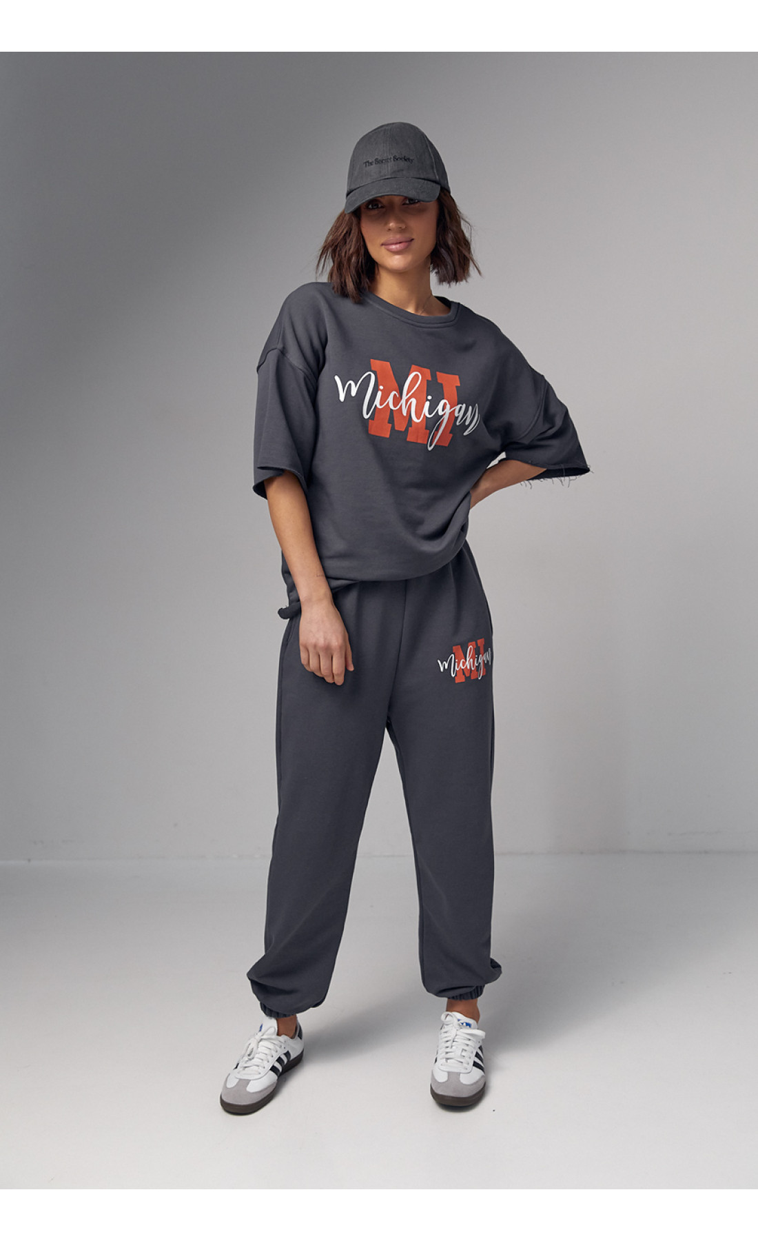 Жіночий спортивний костюм з написом Michigan  темносірий колір