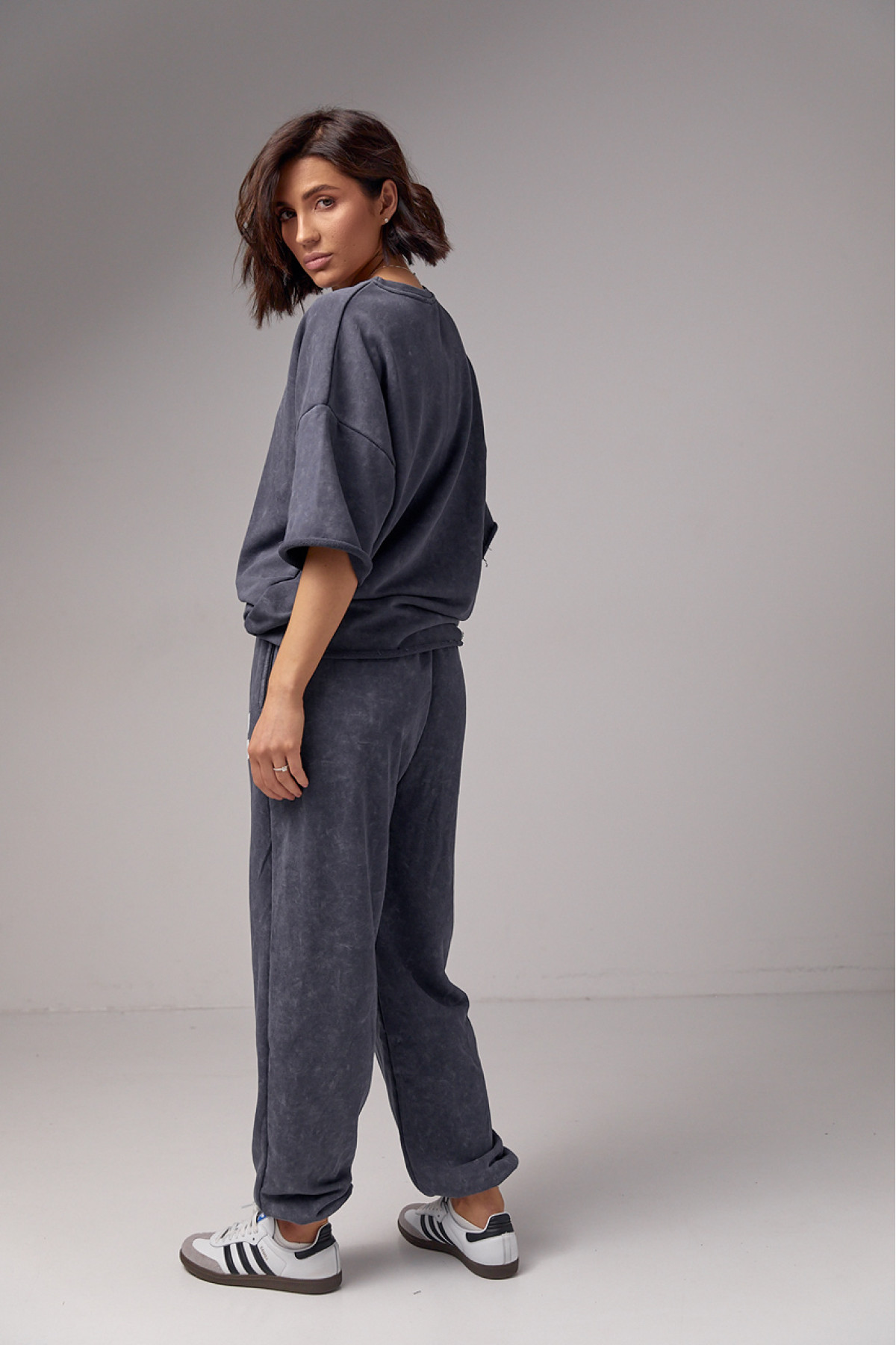 Спортивний костюм у техніці тайдай з принтом Miu Miu  темносірий колір