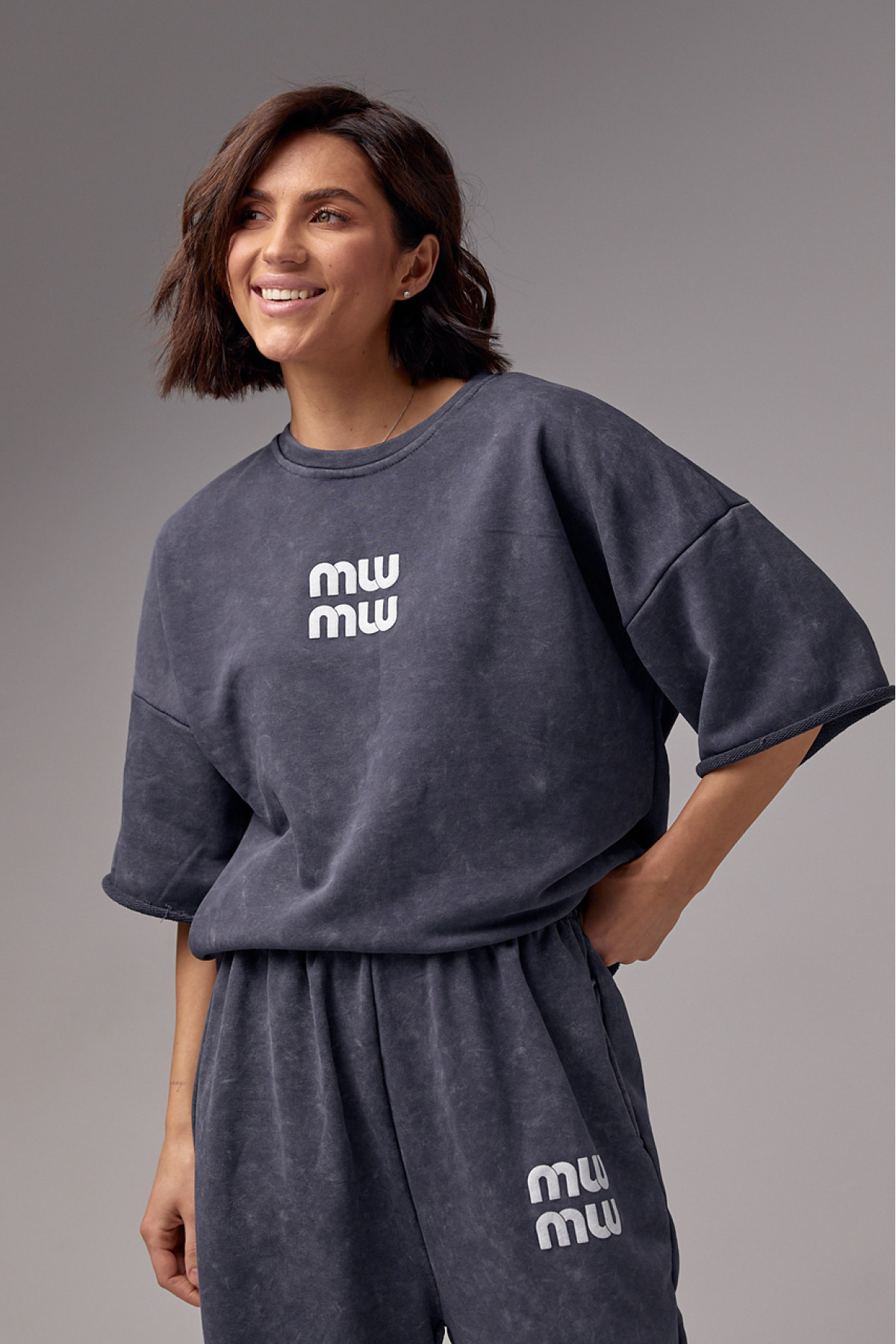 Спортивний костюм у техніці тайдай з принтом Miu Miu  темносірий колір