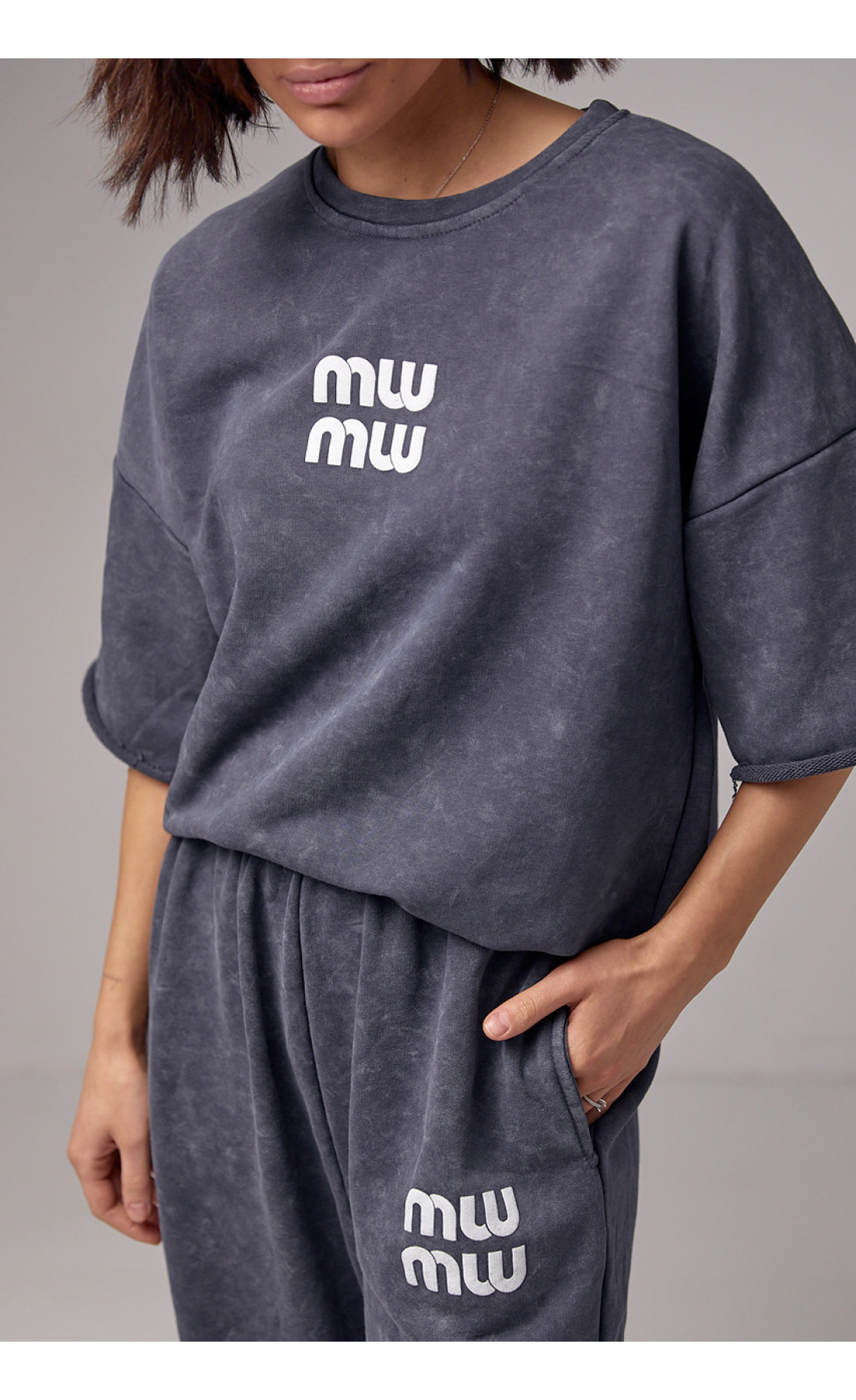 Спортивний костюм у техніці тайдай з принтом Miu Miu  темносірий колір