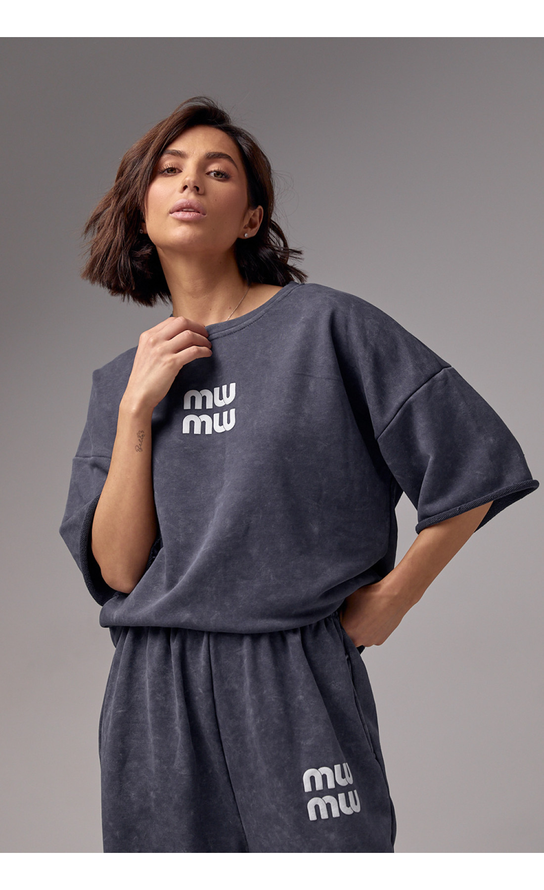 Спортивний костюм у техніці тайдай з принтом Miu Miu  темносірий колір