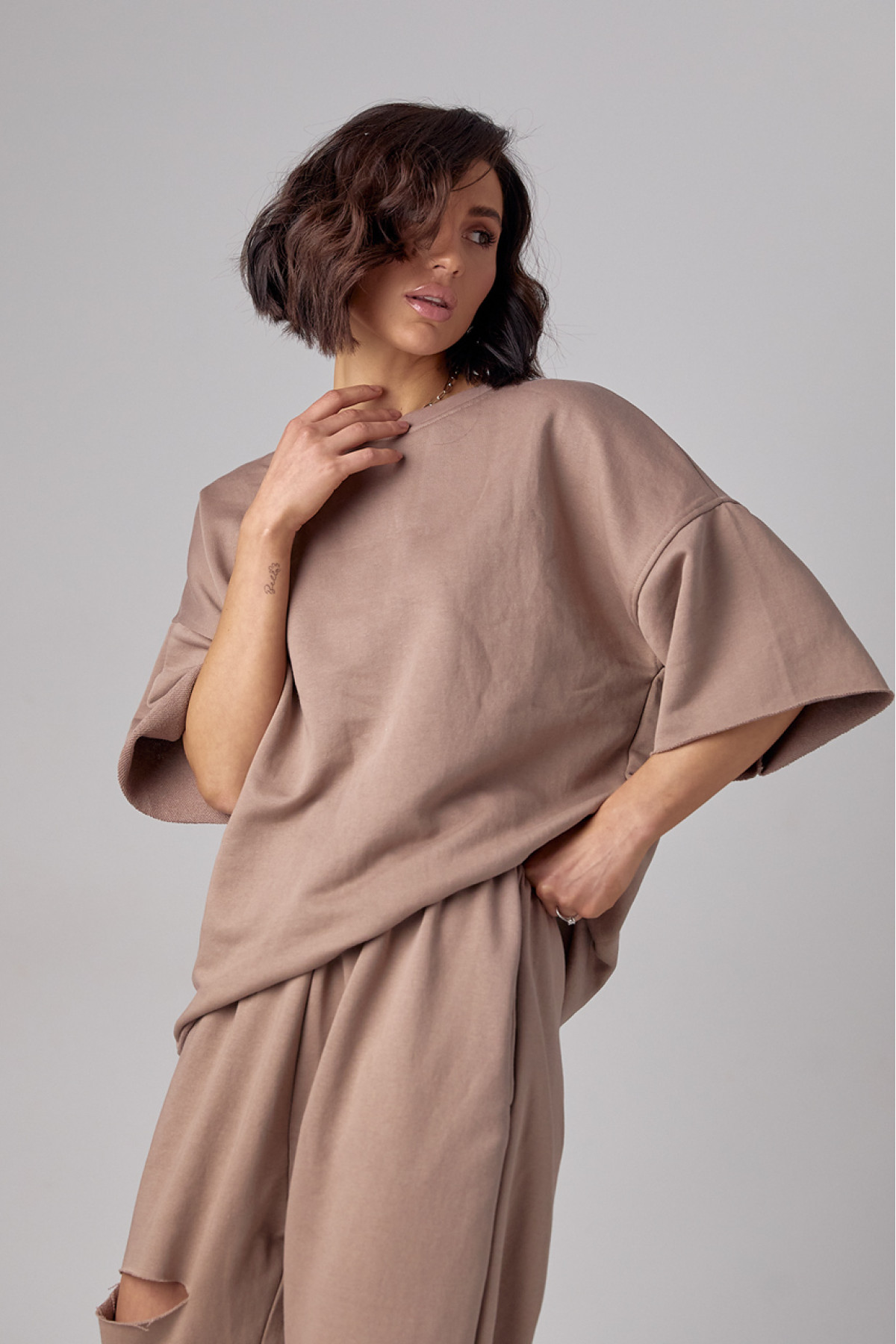 Спортивний костюм із трикотажу з прорізом на джогерах  кавовий колір