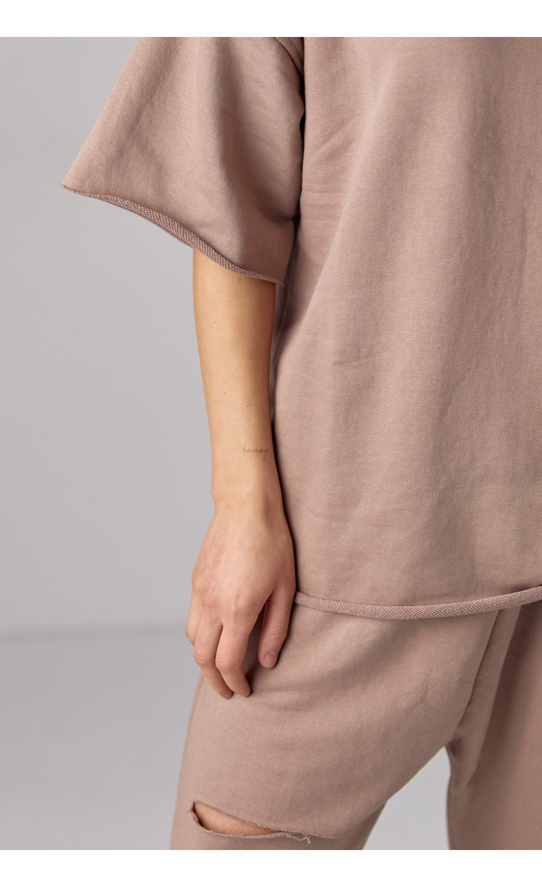 Спортивний костюм із трикотажу з прорізом на джогерах  кавовий колір