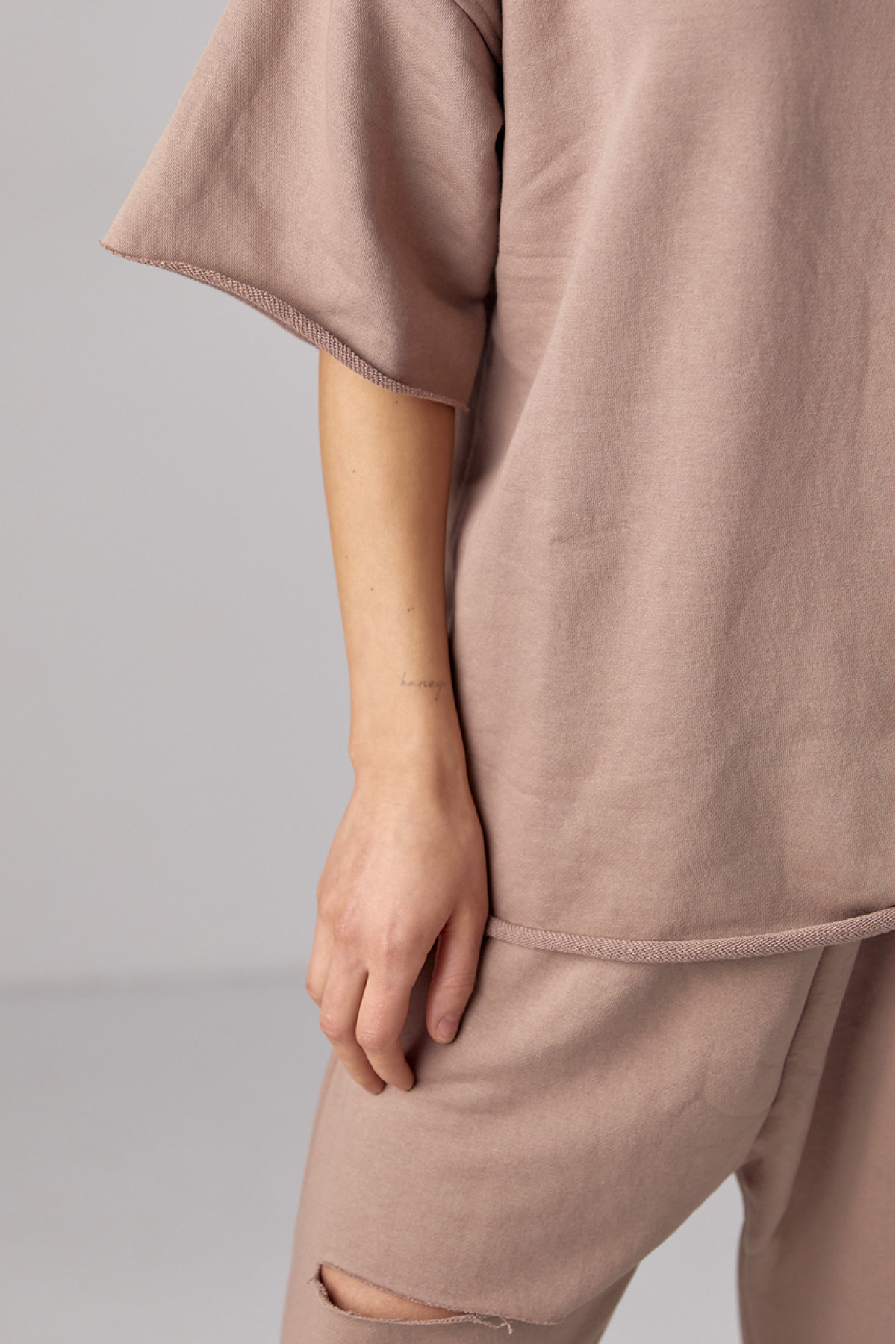 Спортивний костюм із трикотажу з прорізом на джогерах  кавовий колір