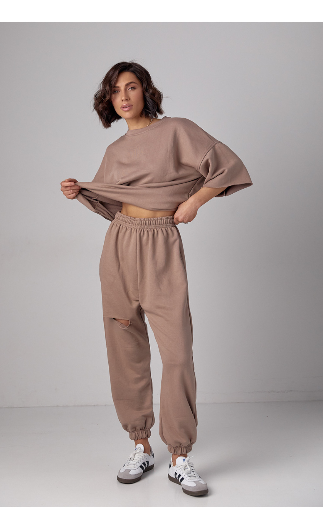 Спортивний костюм із трикотажу з прорізом на джогерах  кавовий колір