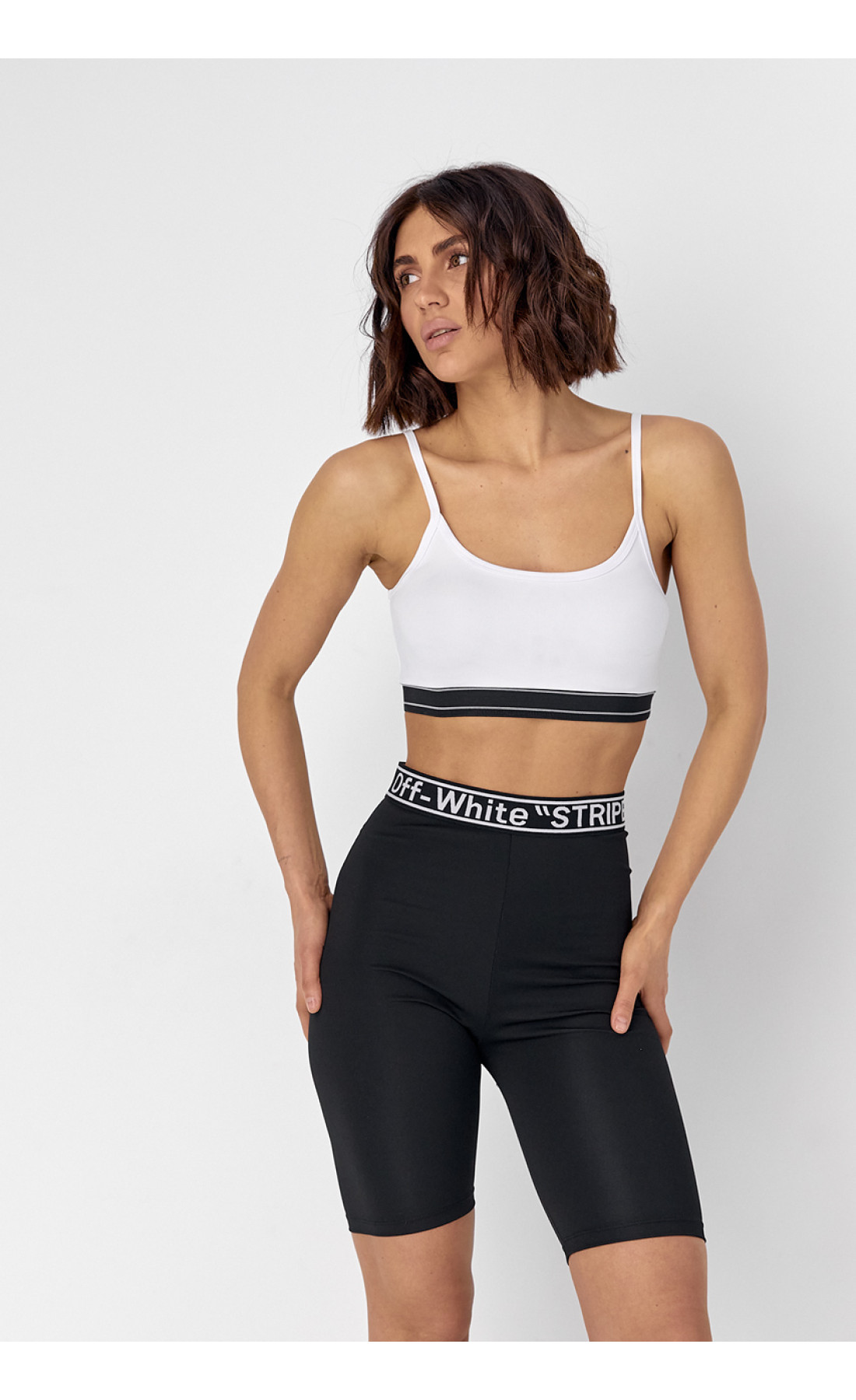 Жіночий костюм з велосипедними шортами та топом  чорний колір