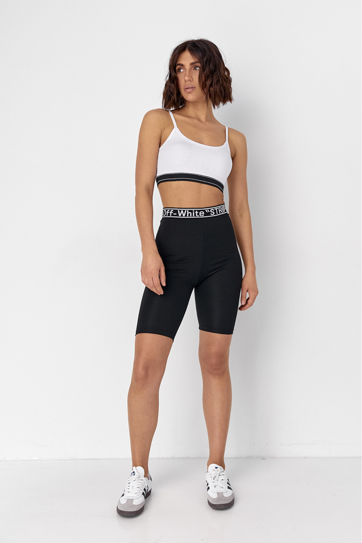 Жіночий костюм з велосипедними шортами та топом  чорний колір