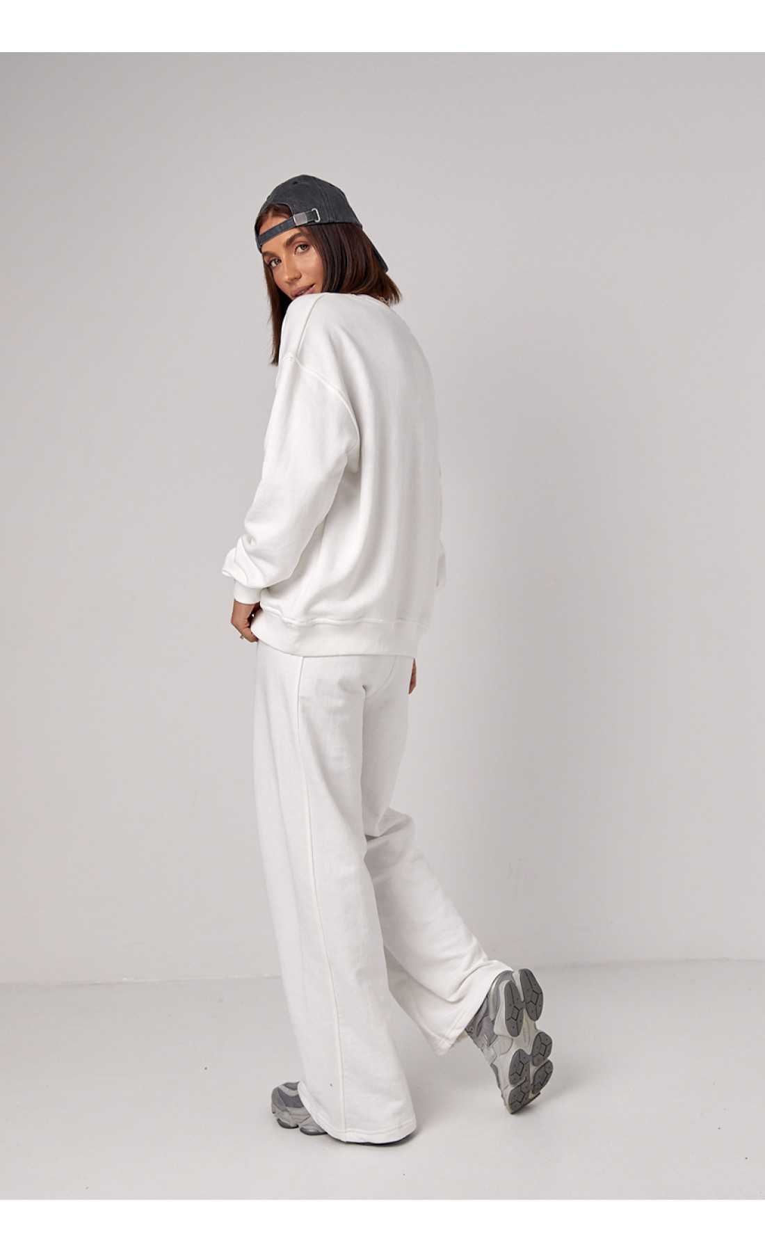 Спортивний костюм з прямими штанами та світшотом  молочний колір