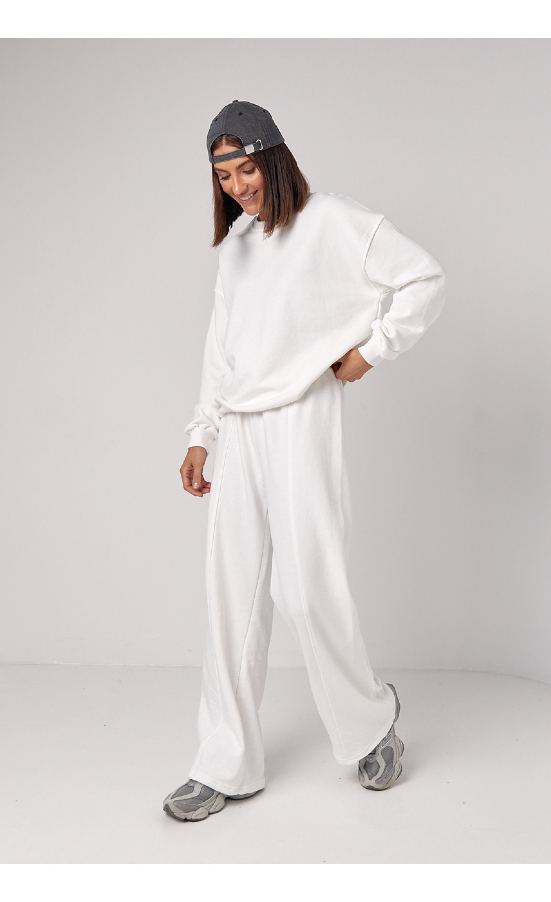 Спортивний костюм з прямими штанами та світшотом  молочний колір