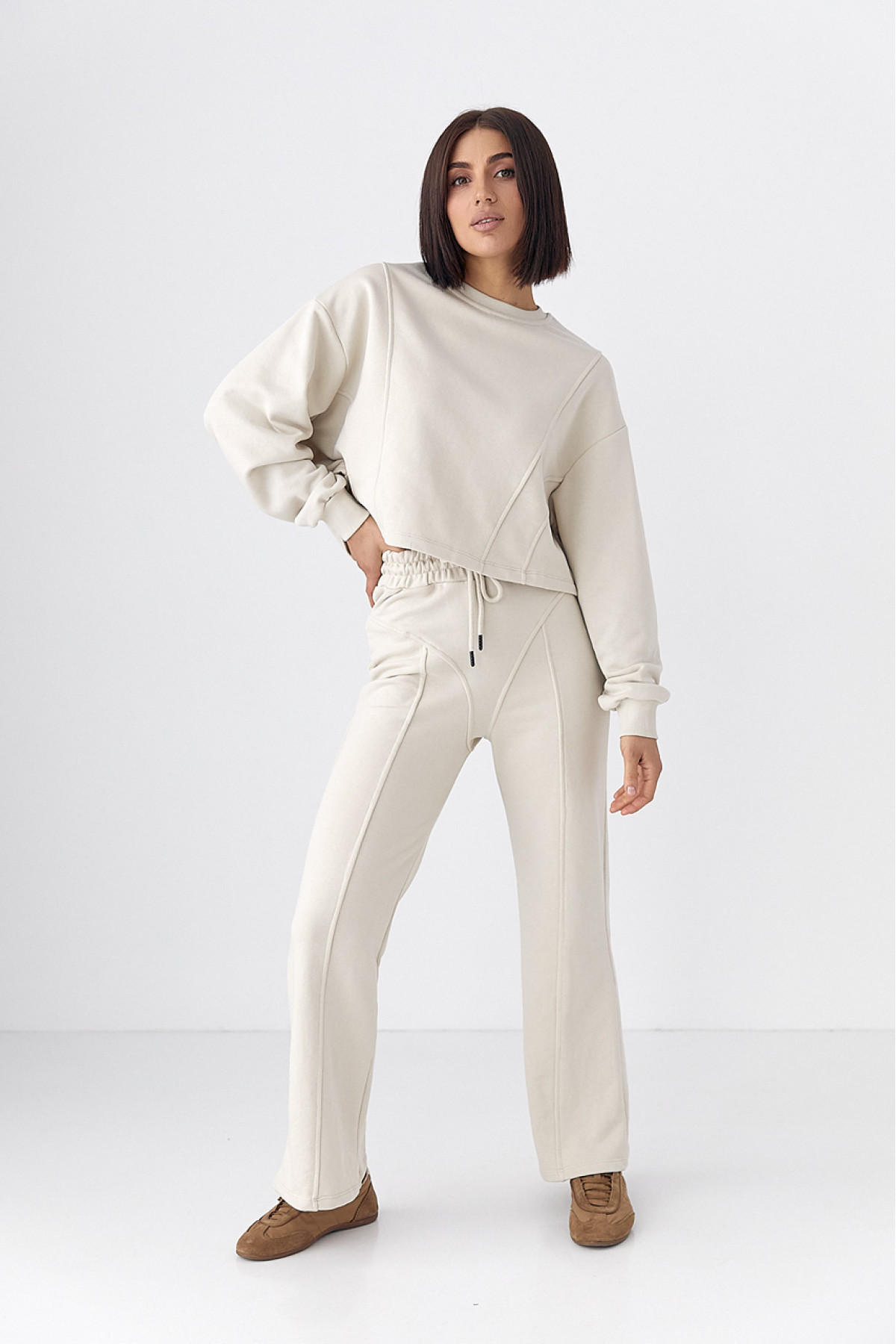 Спортивний костюм жіночий з акцентними швами  бежевий колір