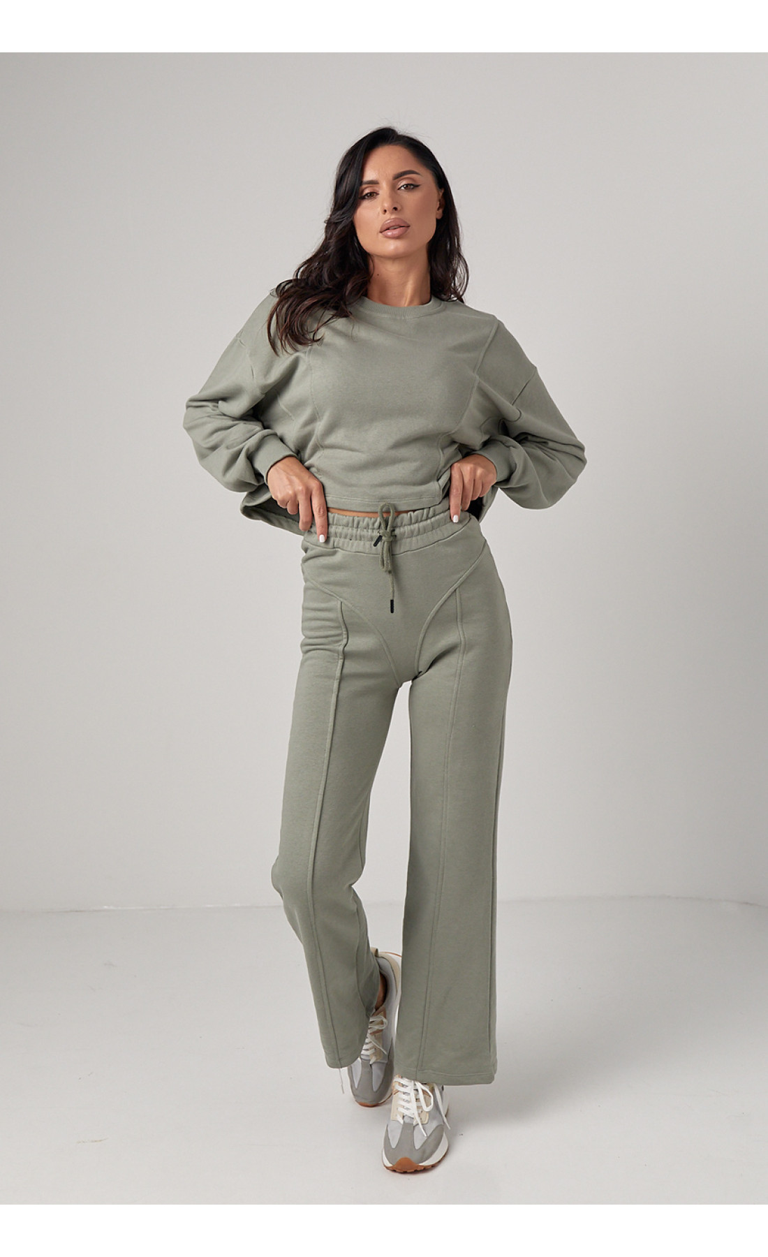 Спортивний костюм жіночий з акцентними швами  хакі колір