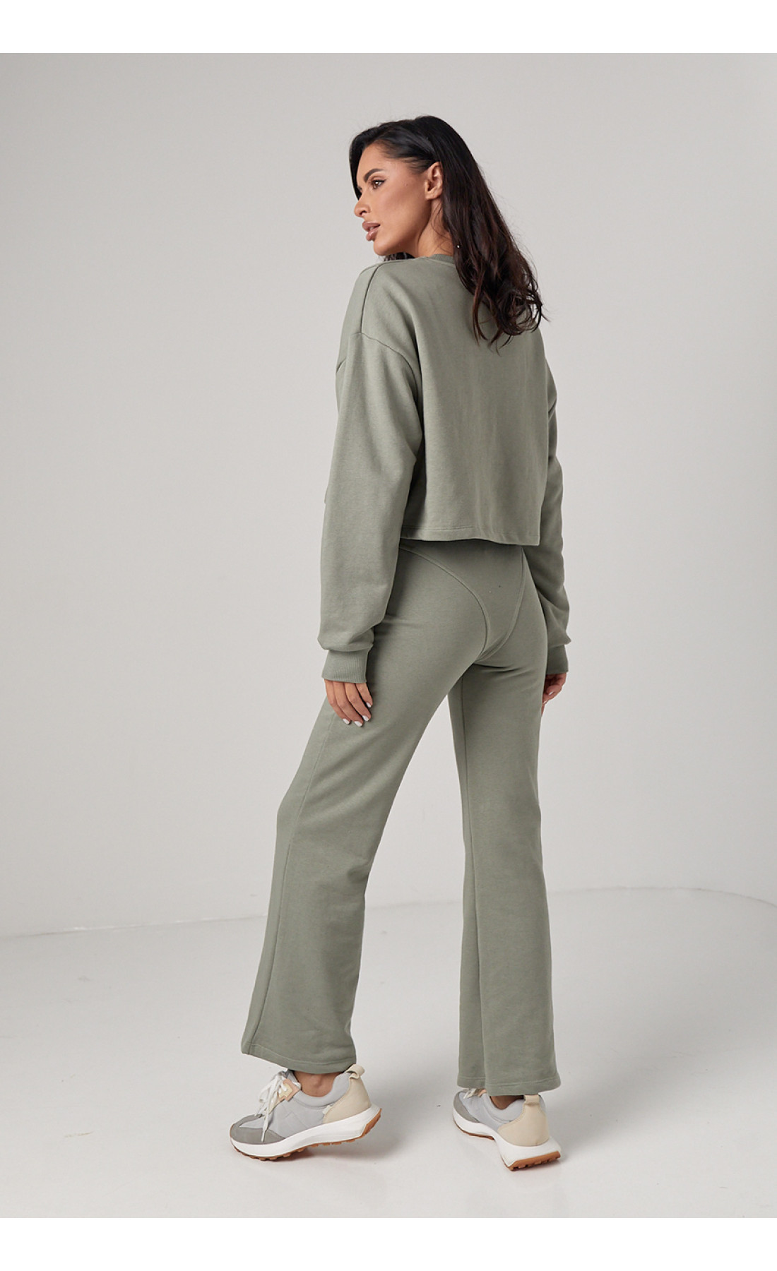 Спортивний костюм жіночий з акцентними швами  хакі колір