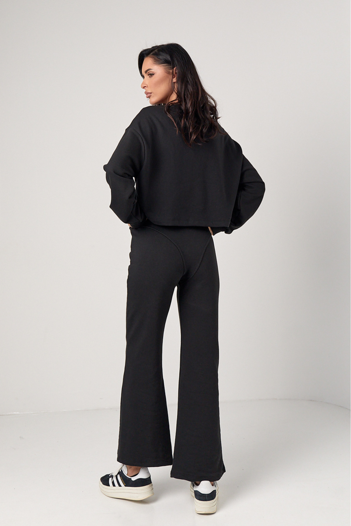 Спортивний костюм жіночий з акцентними швами  чорний колір