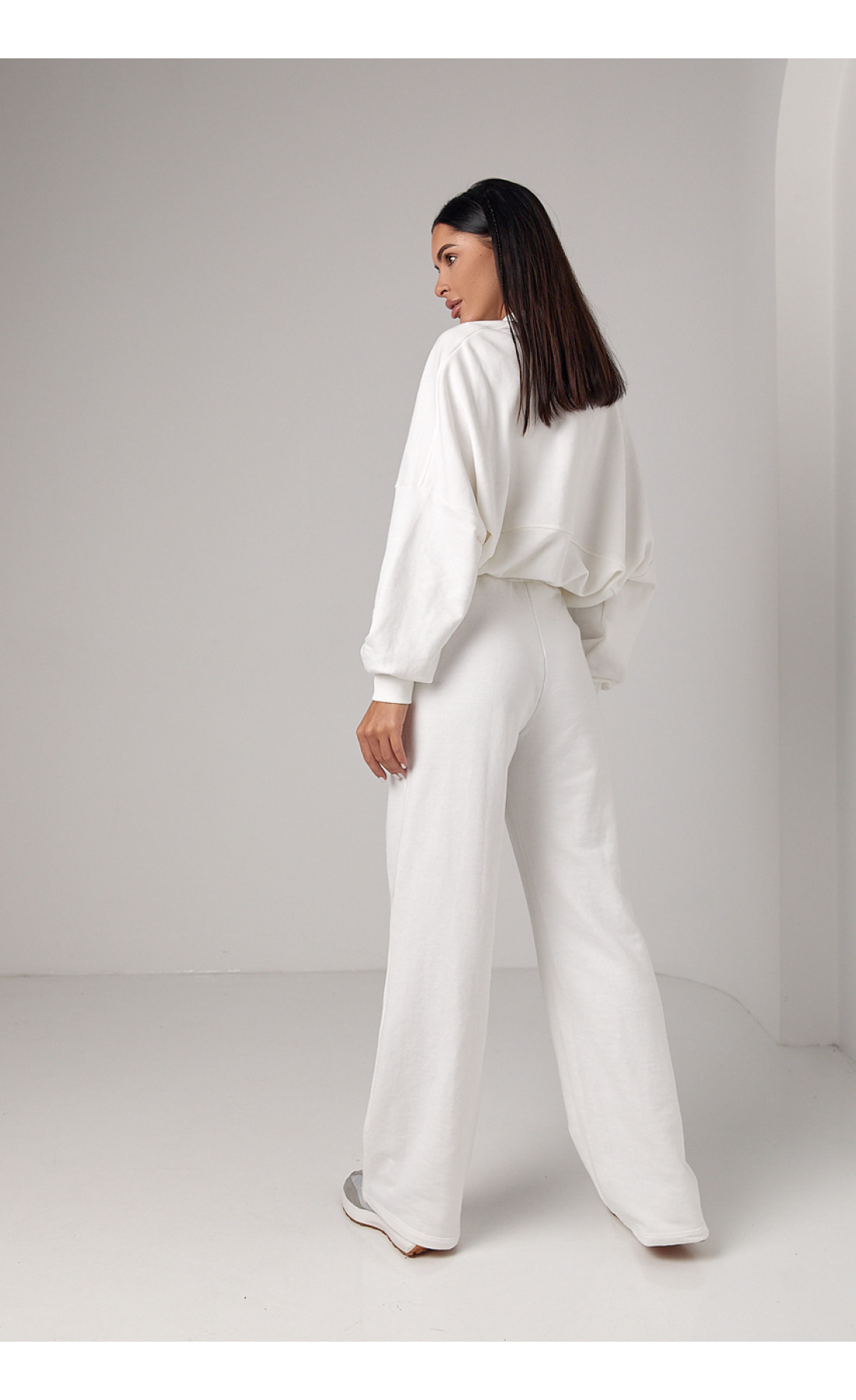 Спортивний костюм з прямими штанами та кофтою на блискавці  молочний колір