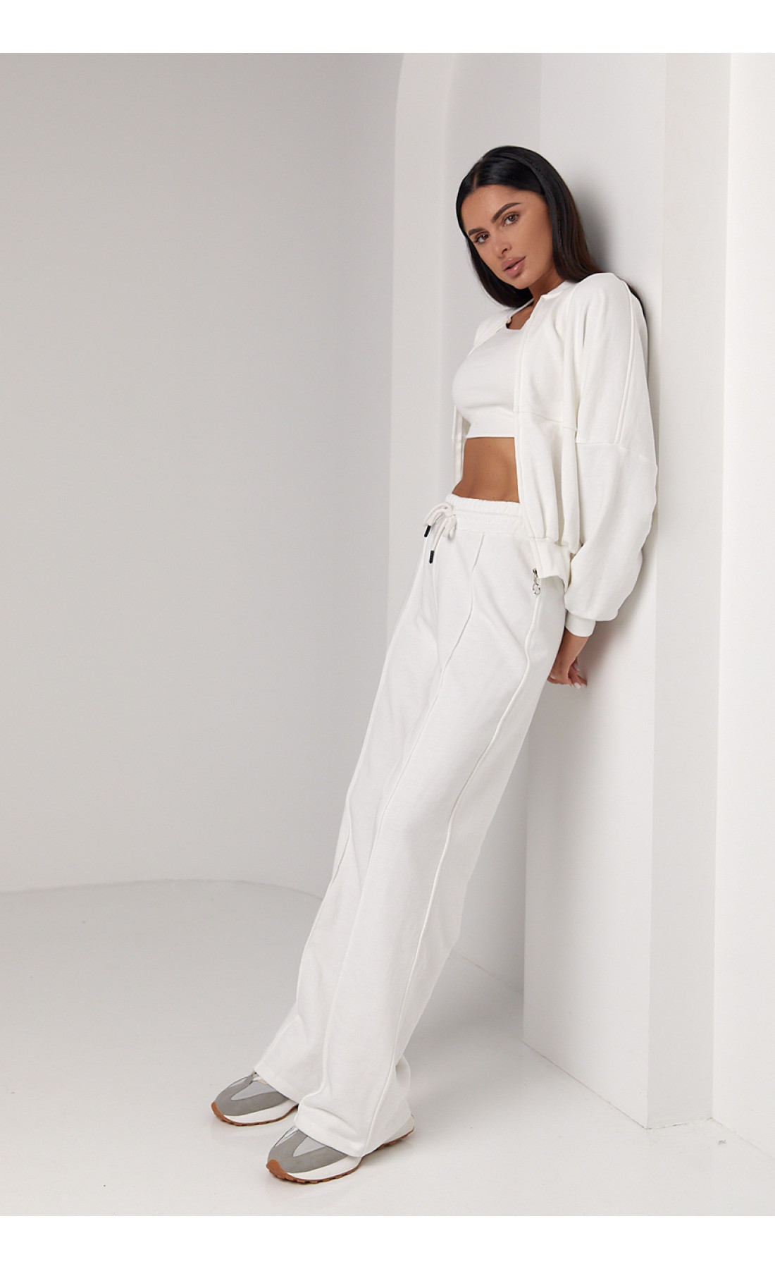 Спортивний костюм з прямими штанами та кофтою на блискавці  молочний колір